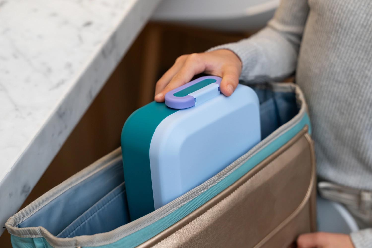 Die Rikko Lunchbox PP Lagoon Sky von Amuse bietet eine elegante und umweltfreundliche Möglichkeit, Mahlzeiten mitzunehmen.