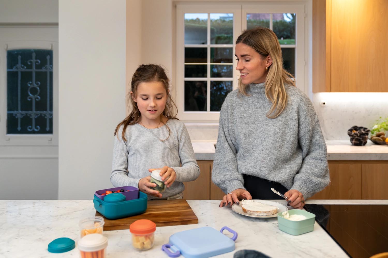 Die Rikko Lunchbox PP Lagoon Sky von Amuse ist ideal für stilvolles, nachhaltiges Speisentransportieren unterwegs.
