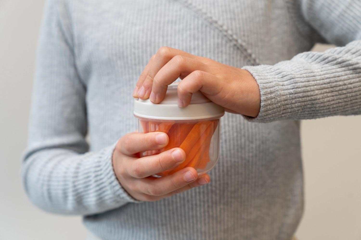 Praktisches 3er Set Snackboxen aus PP in Oat von Amuse, ideal für Snacks unterwegs, nachhaltig und vielseitig einsetzbar.