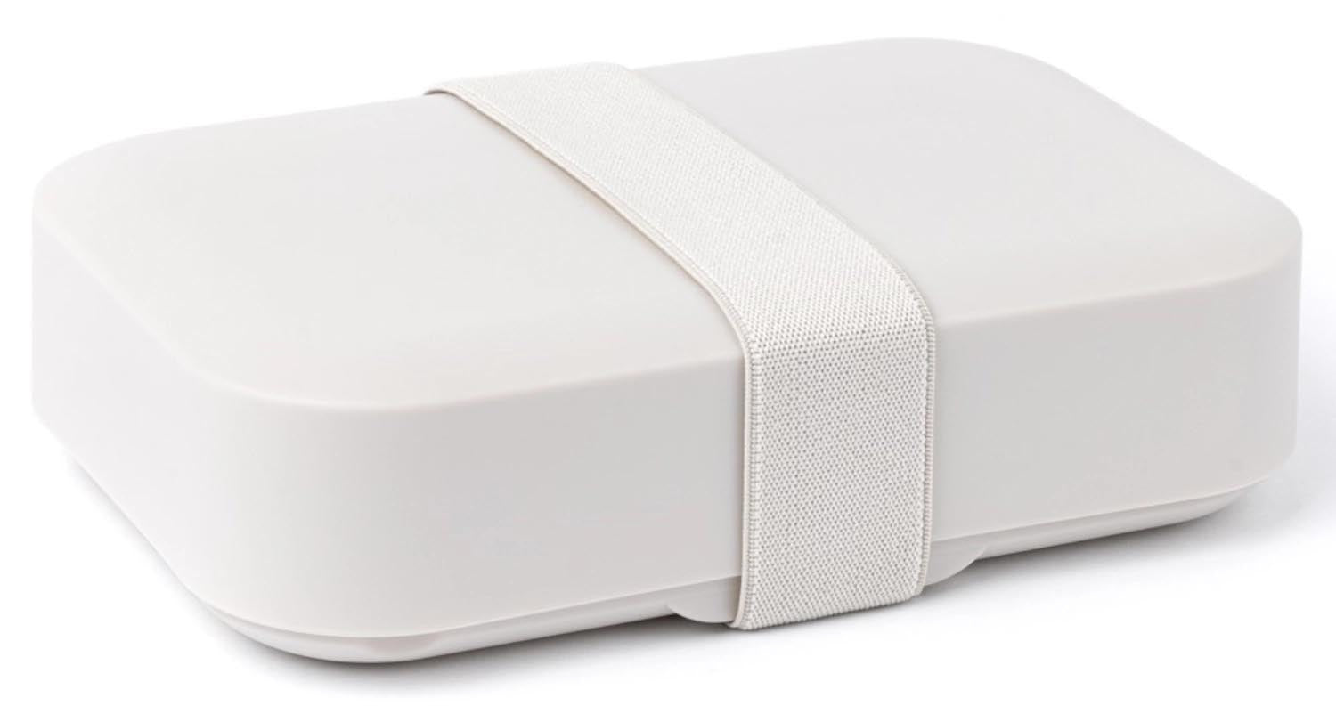 Lunchbox M PP oat in Weiss präsentiert im Onlineshop von KAQTU Design AG. Aufbewahrungsbehälter ist von Amuse