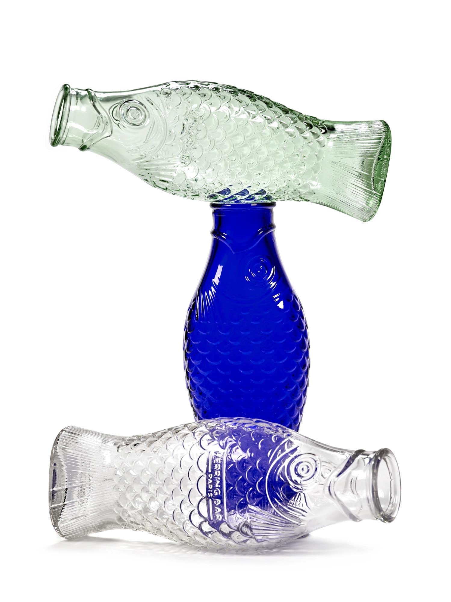 Die Fish&Fish Flasche von Serax, entworfen von Paola Navone, ist eine stilvolle, klare Glasflasche mit 1 Liter Fassungsvermögen.
