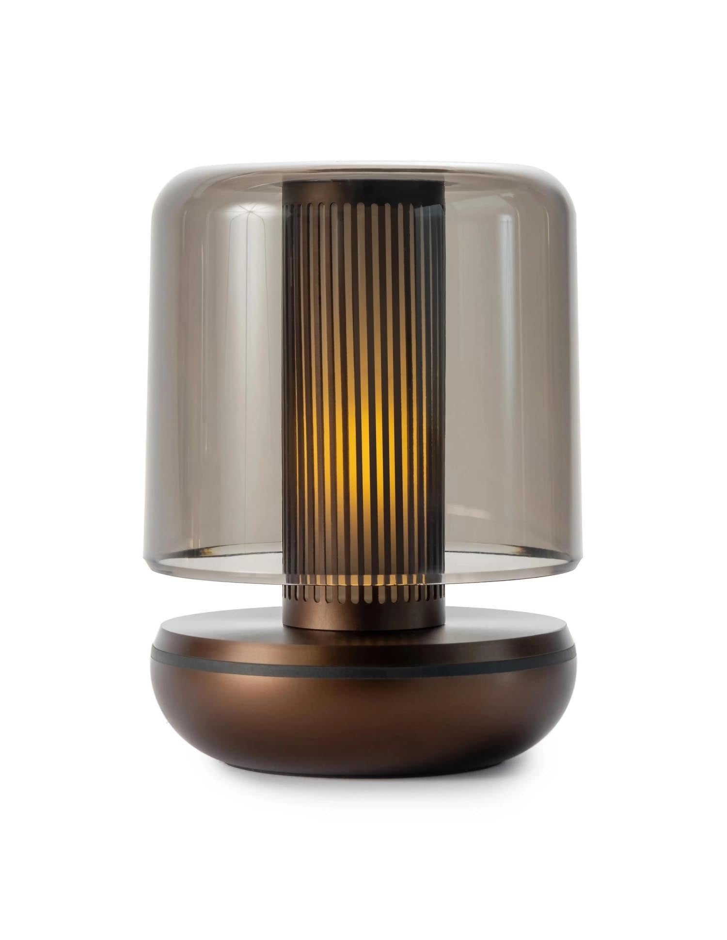 Firefly Tischlampe smoked 11.8x8.6cm bronze in Braun präsentiert im Onlineshop von KAQTU Design AG. Tischleuchte ist von Humble Light