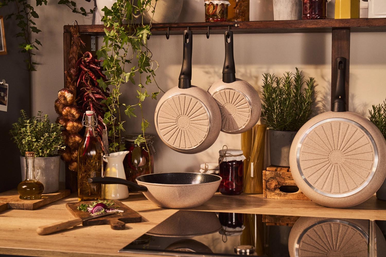 Die Ballarini Ledro Bratpfanne 26cm bietet Antihaft-Beschichtung, gleichmässige Hitzeverteilung und modernes, elegantes Design.