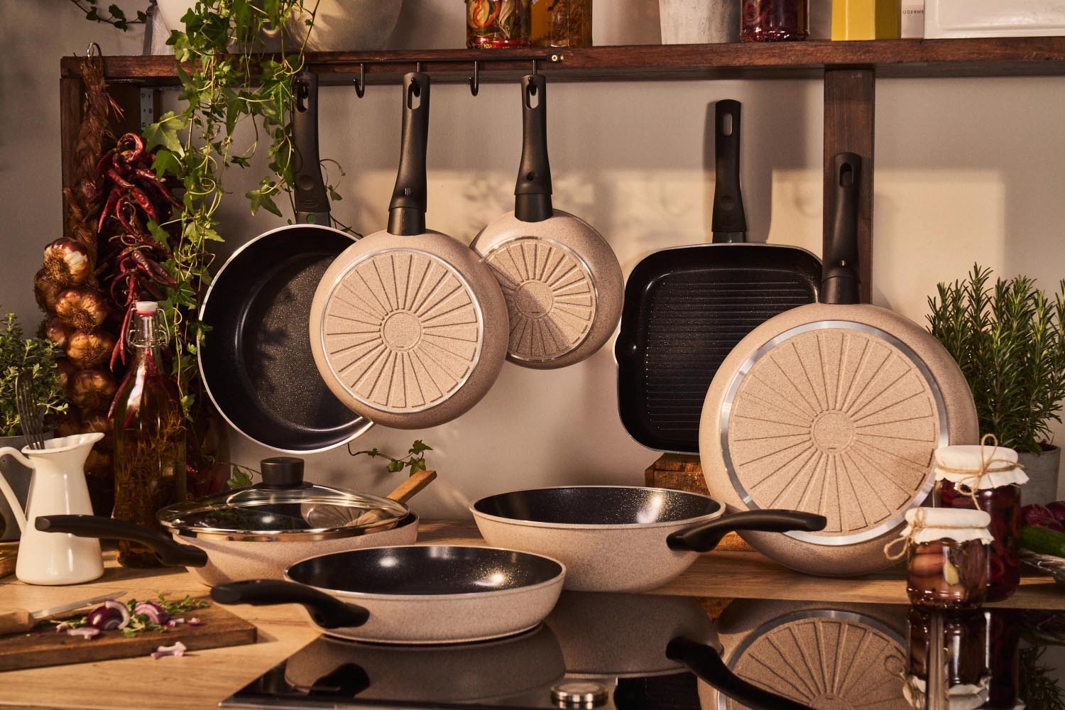 Die 28 cm Ledro Grillpfanne von Ballarini überzeugt mit Antihaftbeschichtung und modernem Design für perfekte Grillergebnisse.