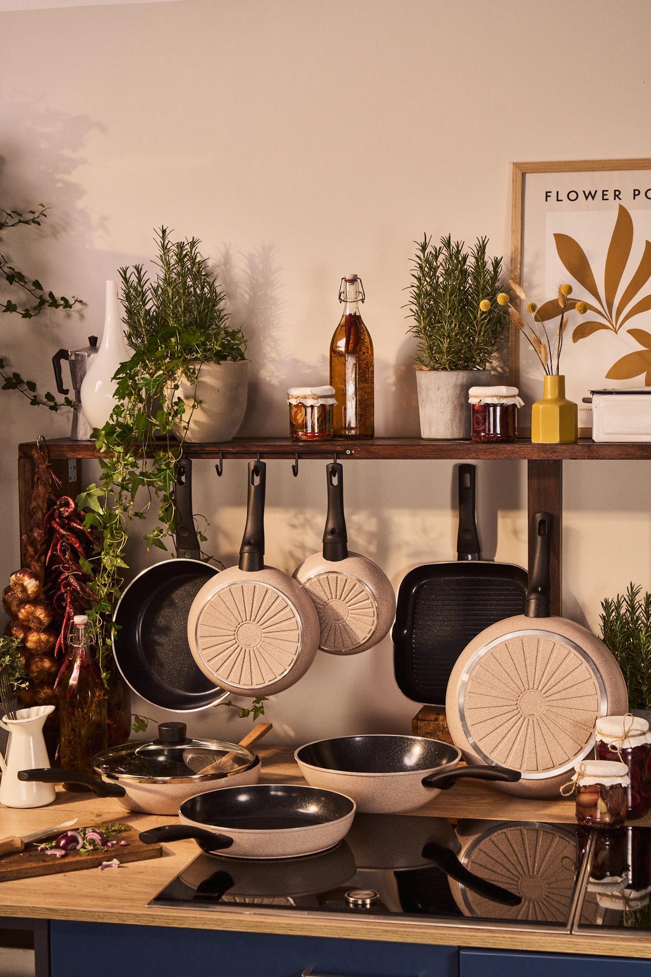 Die Ballarini Ledro Grillpfanne 28 cm bietet Antihaftkomfort und modernes Design für köstliche Grillgerichte.