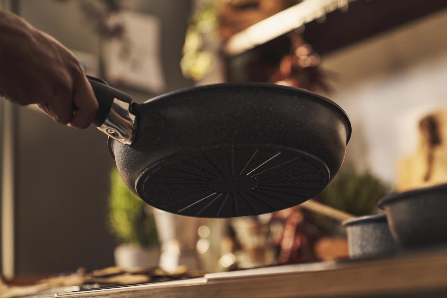 Die Ballarini Torre Bratpfanne 20cm ohne Griff überzeugt mit langlebiger Antihaftbeschichtung und ist ideal für vielseitiges Kochen.