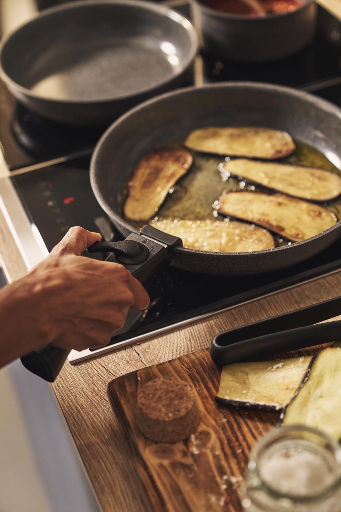 Die Ballarini Torre Bratpfanne 26cm ohne Griff bietet robuste Qualität, vielseitige Einsatzmöglichkeiten und leichte Pflege.