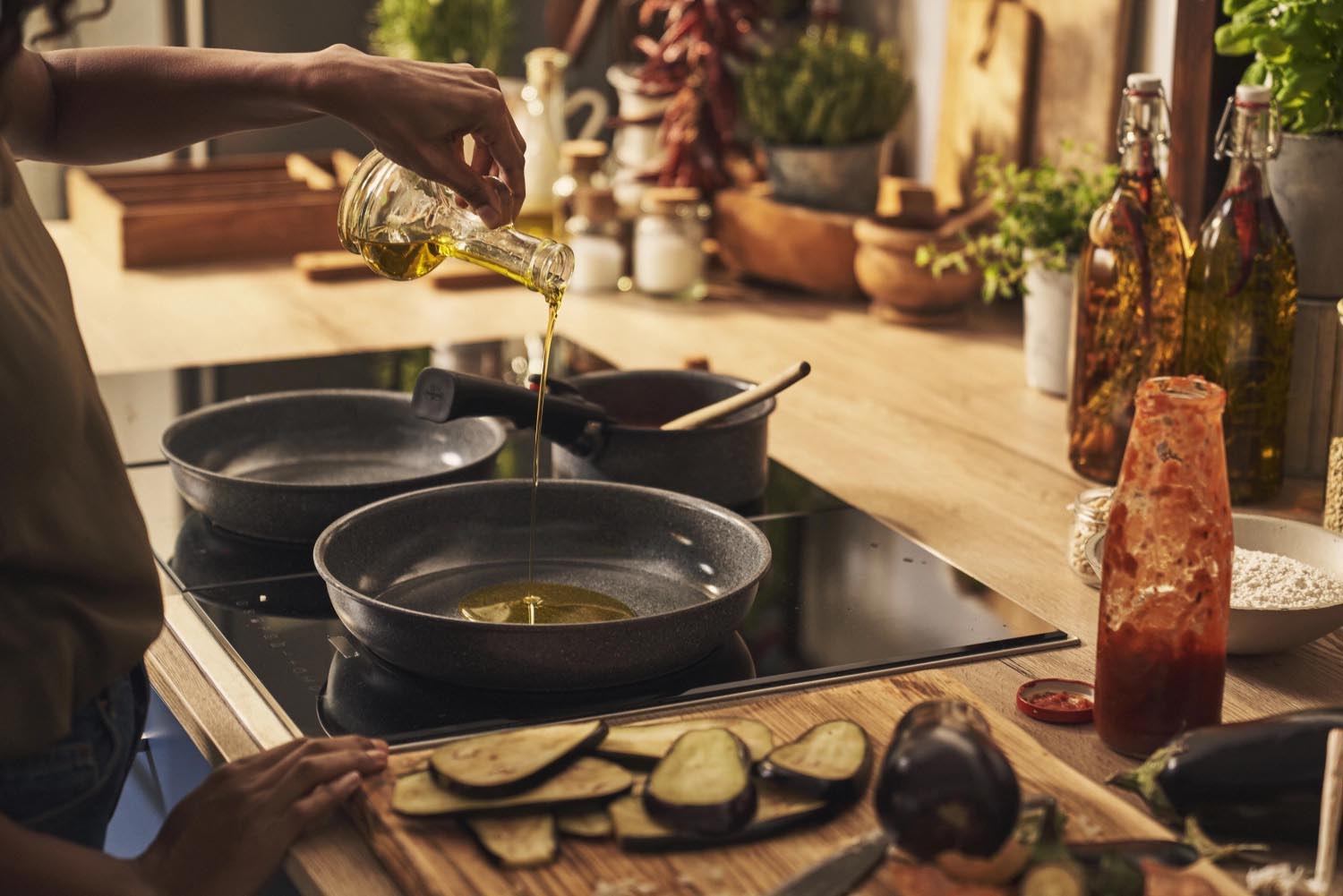 Die Ballarini Torre Bratpfanne 28cm ohne Griff überzeugt durch Robustheit, Hitzebeständigkeit und Vielseitigkeit für Ihre Küche.