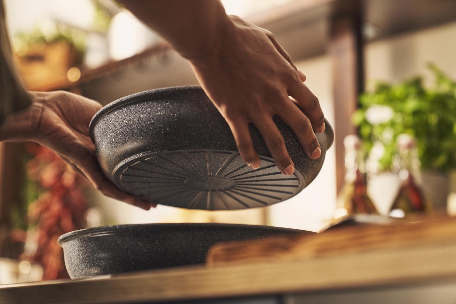 Die Ballarini Torre Bratpfanne 28cm ohne Griff bietet Langlebigkeit, hohe Hitzebeständigkeit und flexible Einsatzmöglichkeiten.