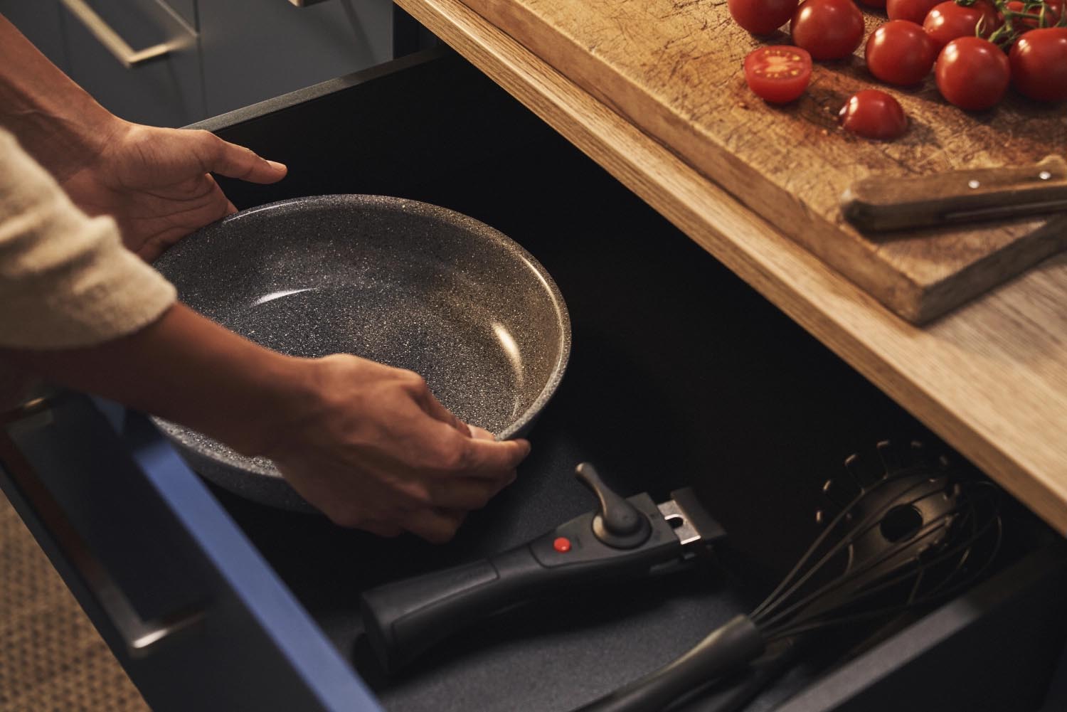 Die Ballarini Torre Bratpfanne 28cm bietet optimale Hitzeverteilung und ist ideal für gesundes, fettarmes Braten und Kochen.