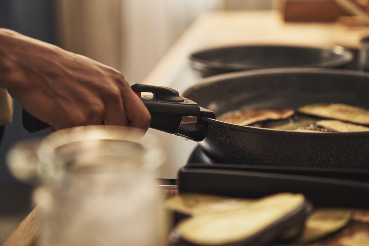 Die Ballarini Torre Bratpfanne 28cm bietet optimale Hitzeverteilung und ist ideal für gesundes, fettarmes Braten und Kochen.