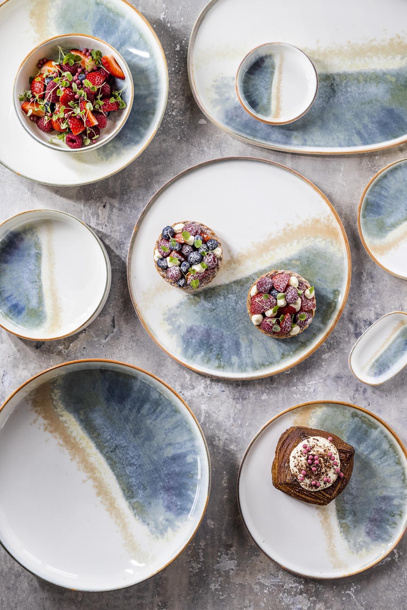 Eleganter ovaler Teller aus der Fium Hygge Serie von Bonna, 18 cm, ideal für stilvolles Servieren und ansprechende Tischgestaltung.