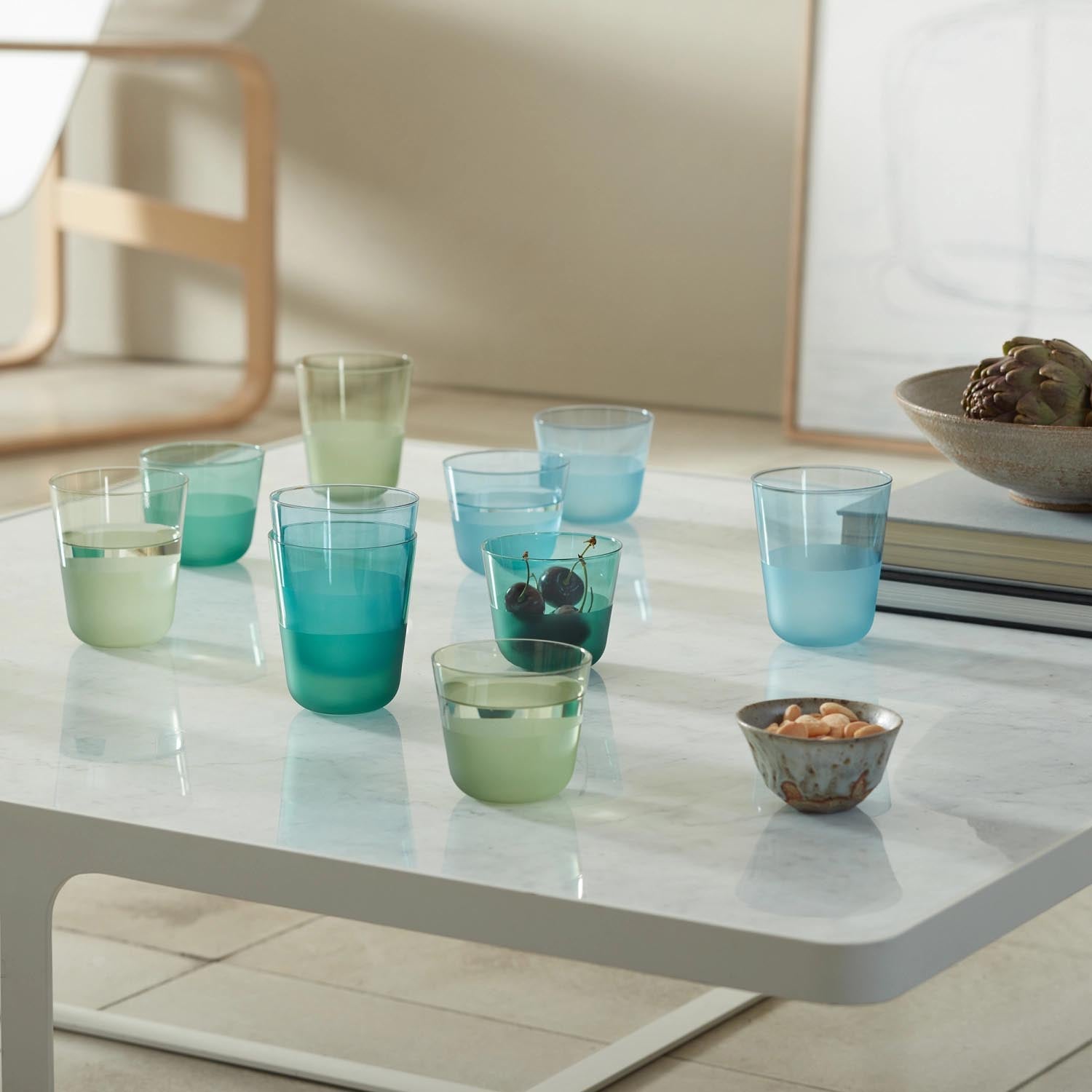 Elegantes 2er Set Trinkbecher Arc Contrast 260ml in Moss von LSA, ideal für stilvolles Servieren von Getränken.