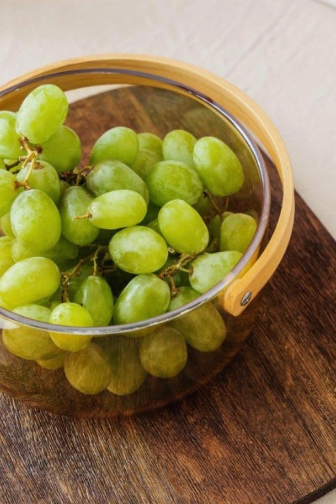 Elegante goldene Servierschale mit Henkel von Nuts Innovations, ideal für stilvolles Servieren und als dekoratives Highlight.