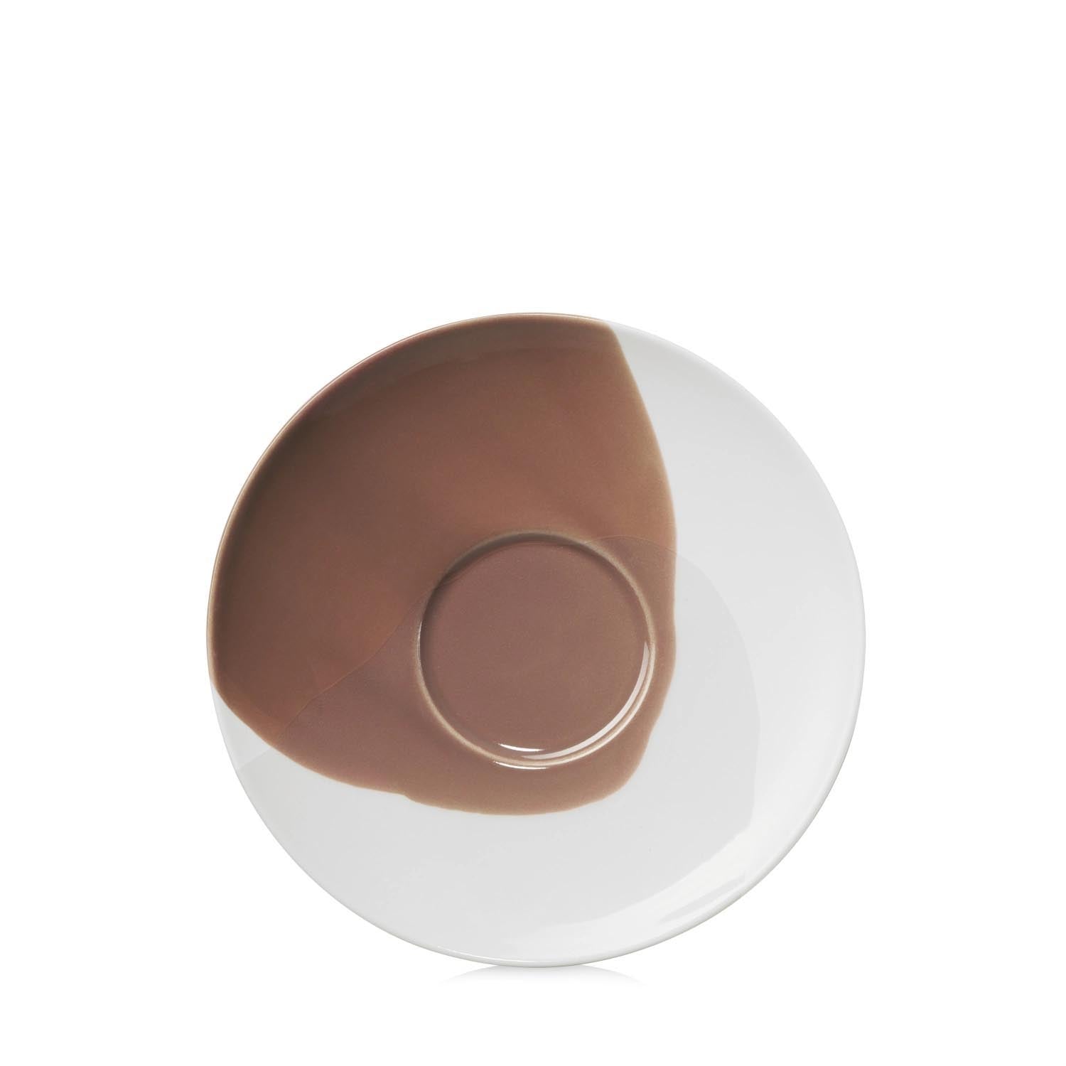 Confluence Espresso Untertasse D13cm H1.3cm cognac al. weiss in Braun präsentiert im Onlineshop von KAQTU Design AG. Espressotassen ist von Revol