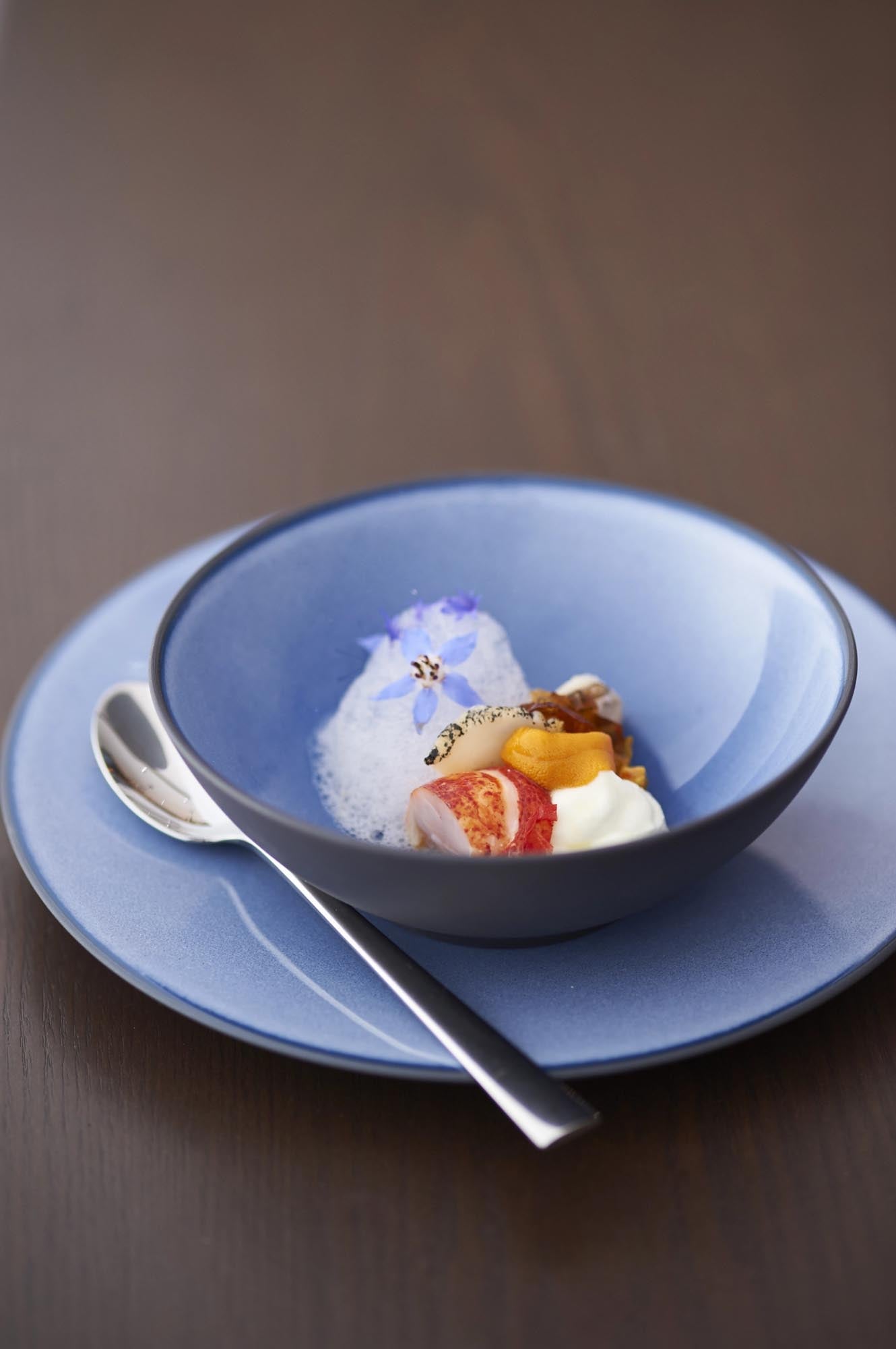 Eleganter Sahne-Giesser Equinoxe von Revol, 12cl, in stilvoller Pfeffer-Optik, ideal für anspruchsvolles Servieren.