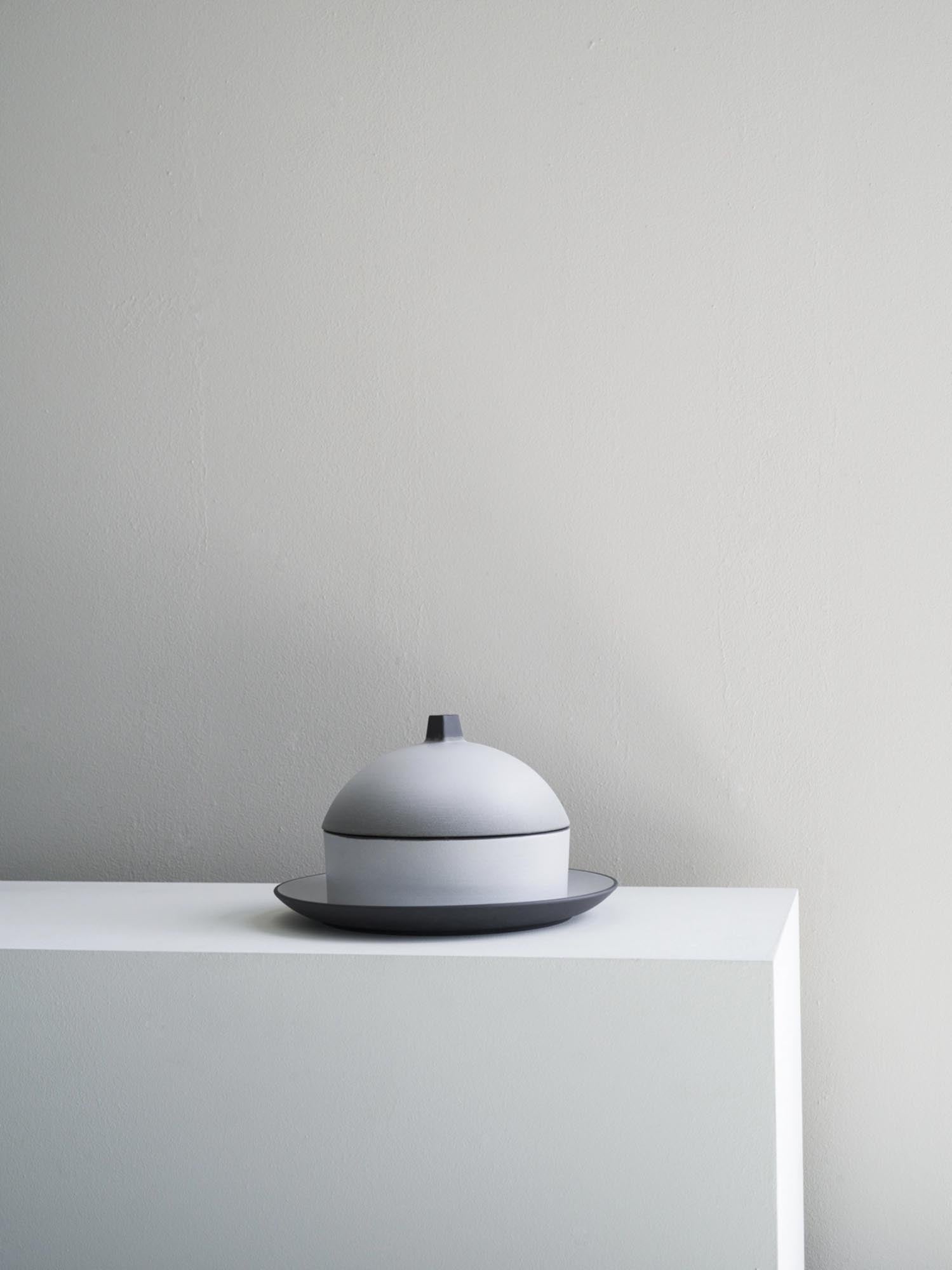 Die Equinoxe Teekanne von Revol, 75cl, in Weiss Cumulus, kombiniert modernes Design mit praktischer Funktionalität für Teeliebhaber.