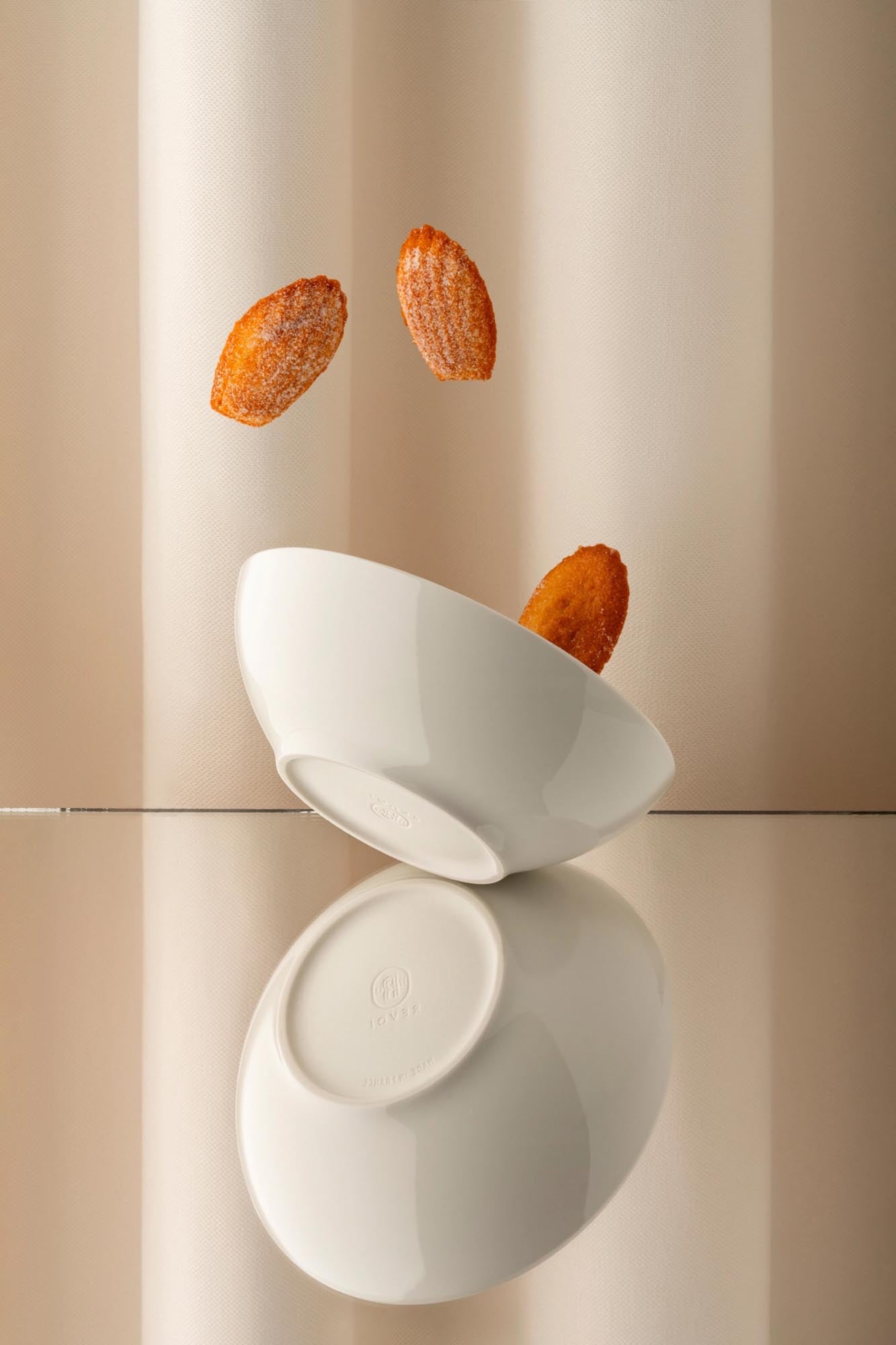 Elegante Teetasse mit Untertasse aus Alabaster-Porzellan, 20cl, D16cm, H9cm, in edlem Weiss, von Revol.