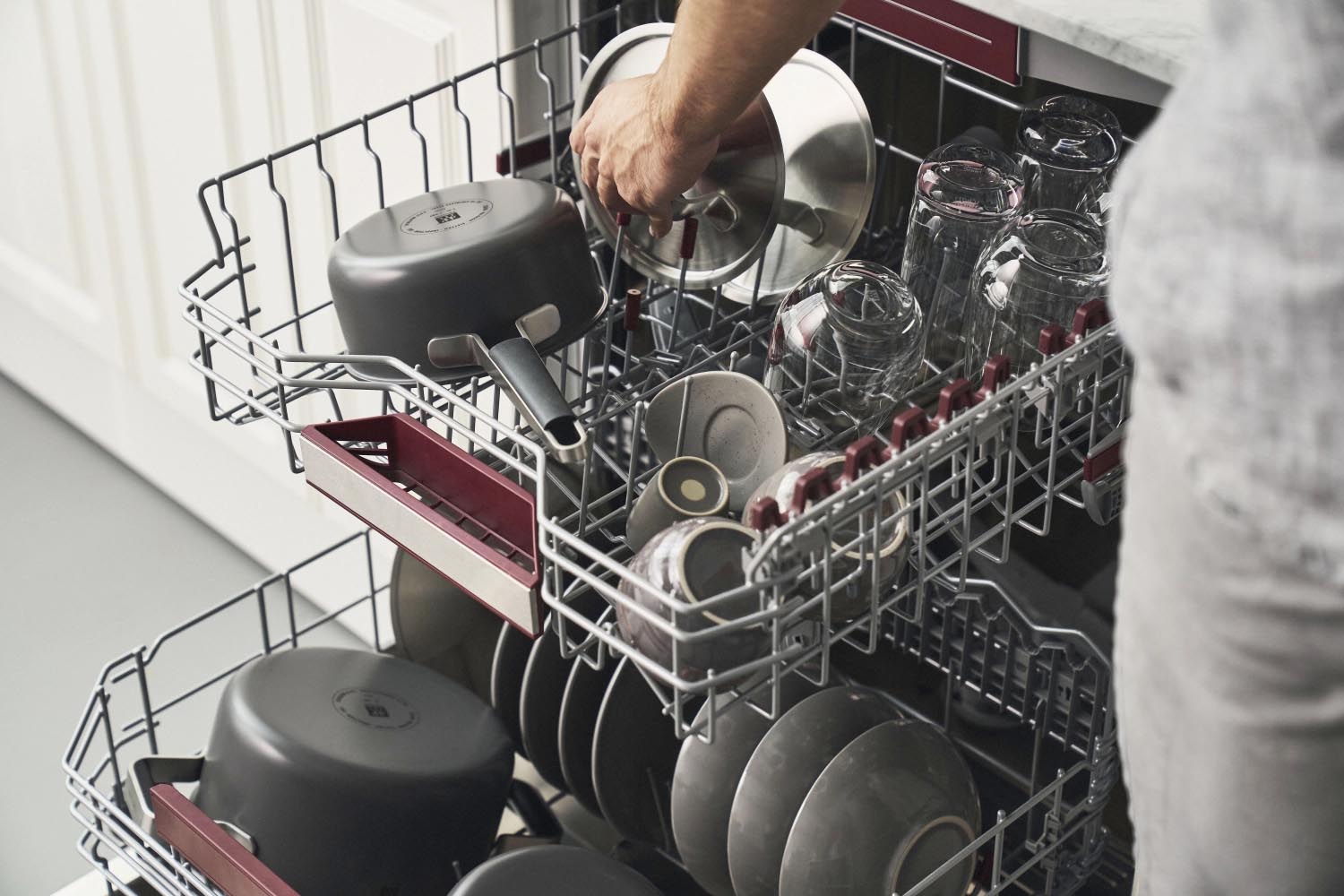 Modernes 5-teiliges Kochgeschirrset von Zwilling in stilvollem Grau, perfekt für vielseitige und hochwertige Kocherlebnisse.