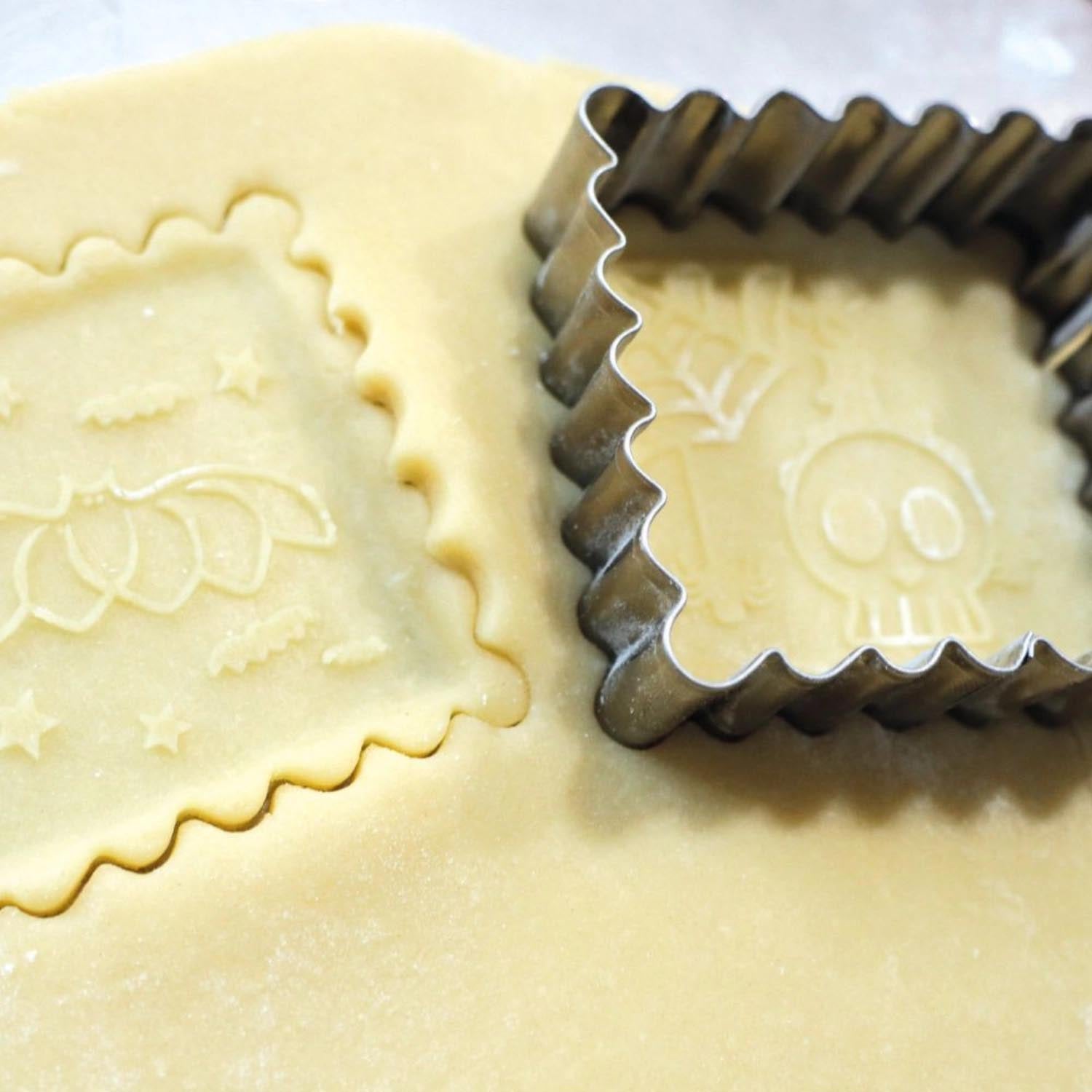 Halloween-Keks-Ausstecher mit Würfelstempel von Scrap Cooking – ideal für gruselige Backkreationen und originelle Halloween-Dekorationen.