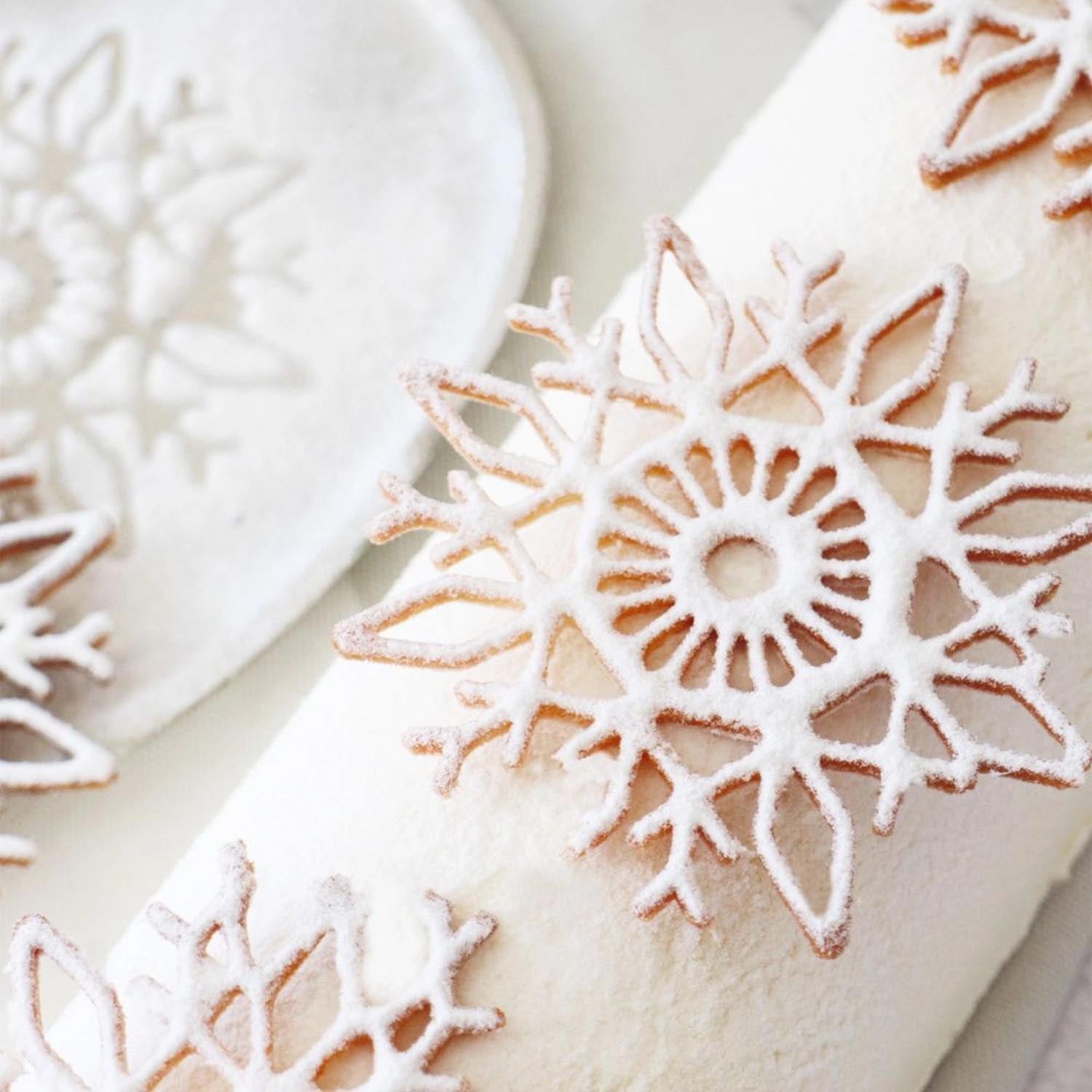 Silikon-Backform für weihnachtliche Kuchentopper in Schneeflocken-Optik, perfekt für kreative und festliche Backdekorationen.