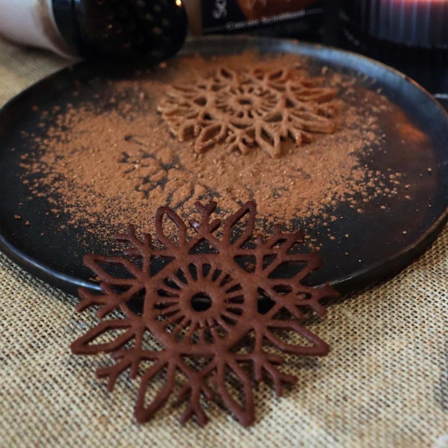 Silikon-Backform für weihnachtliche Kuchentopper in Schneeflockenform, perfekt für kreative Dekorationen und festliche Backprojekte.