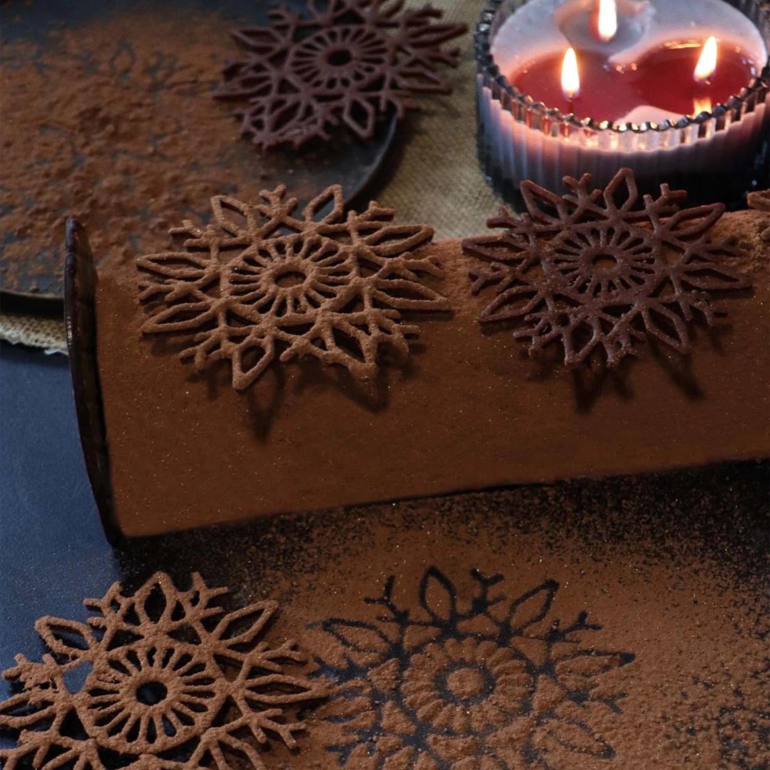 Samtig glitzerndes Kakaopulver von Scrap Cooking, ideal für kreative Dekorationen und zum Verfeinern von Desserts.