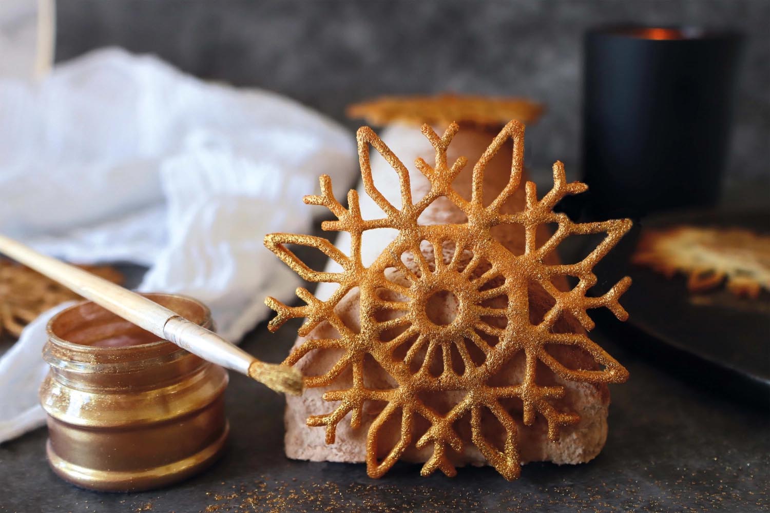 Farbintensives Kakaopulver von Scrap Cooking, perfekt zum Dekorieren und Verfeinern von Desserts und Backwaren mit einem glitzernden Finish.
