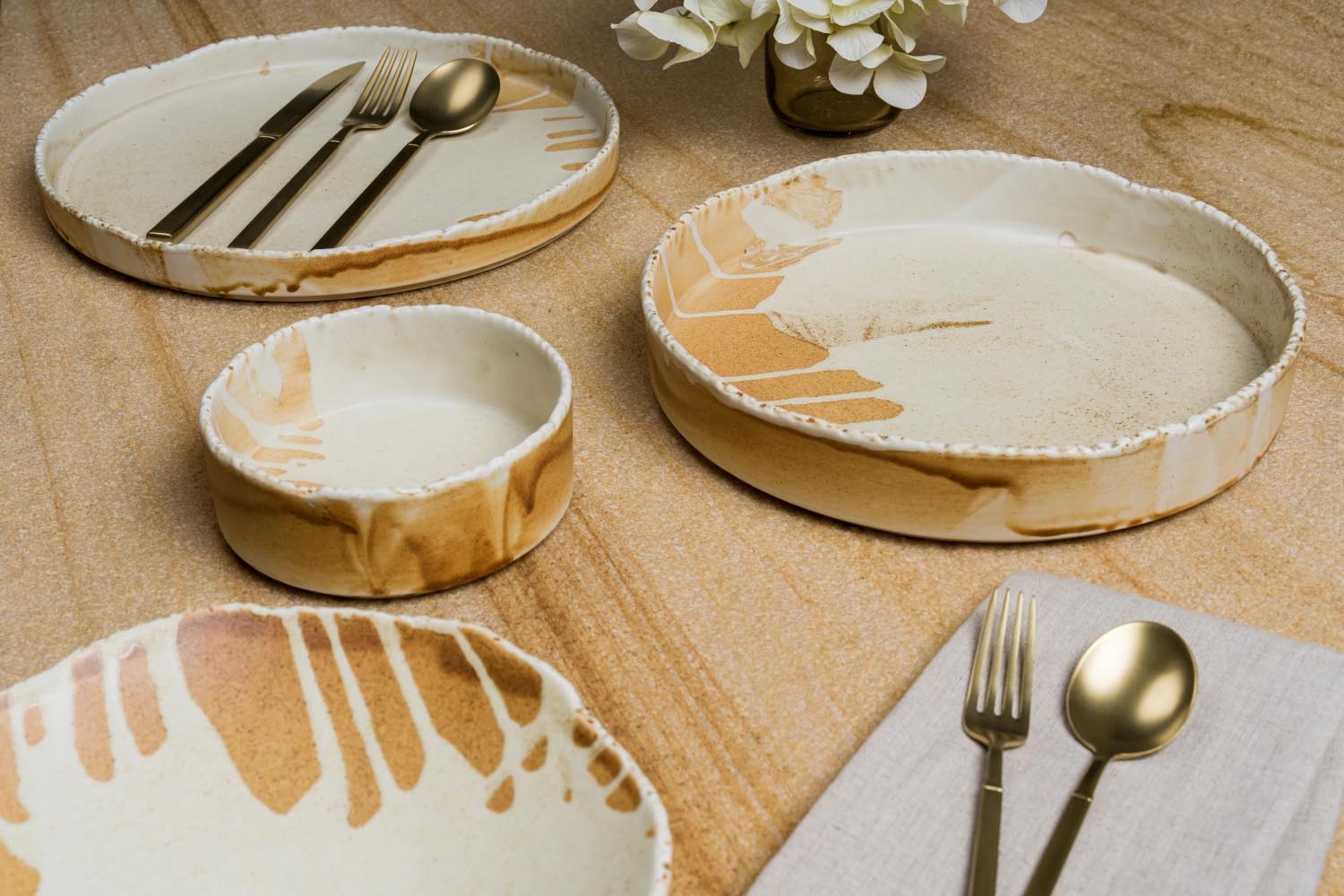 Solis tiefes Geschirr von Bonna, 21 cm, 600 ml, handgefertigt mit einzigartiger Glasur, ideal für Suppen und Eintöpfe, stilvoll und funktional.