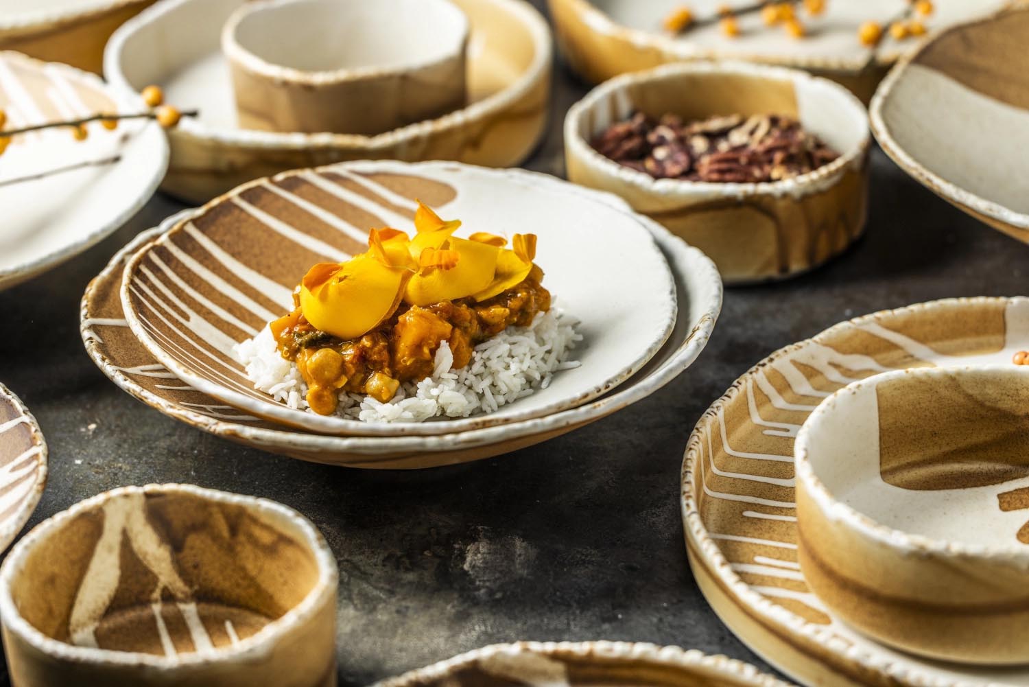 Tiefer Teller Solis von Bonna, 24 cm, 900 ml, perfekt für Suppen, Pasta und mehr, stilvolles Design für vielseitige Anwendungen.