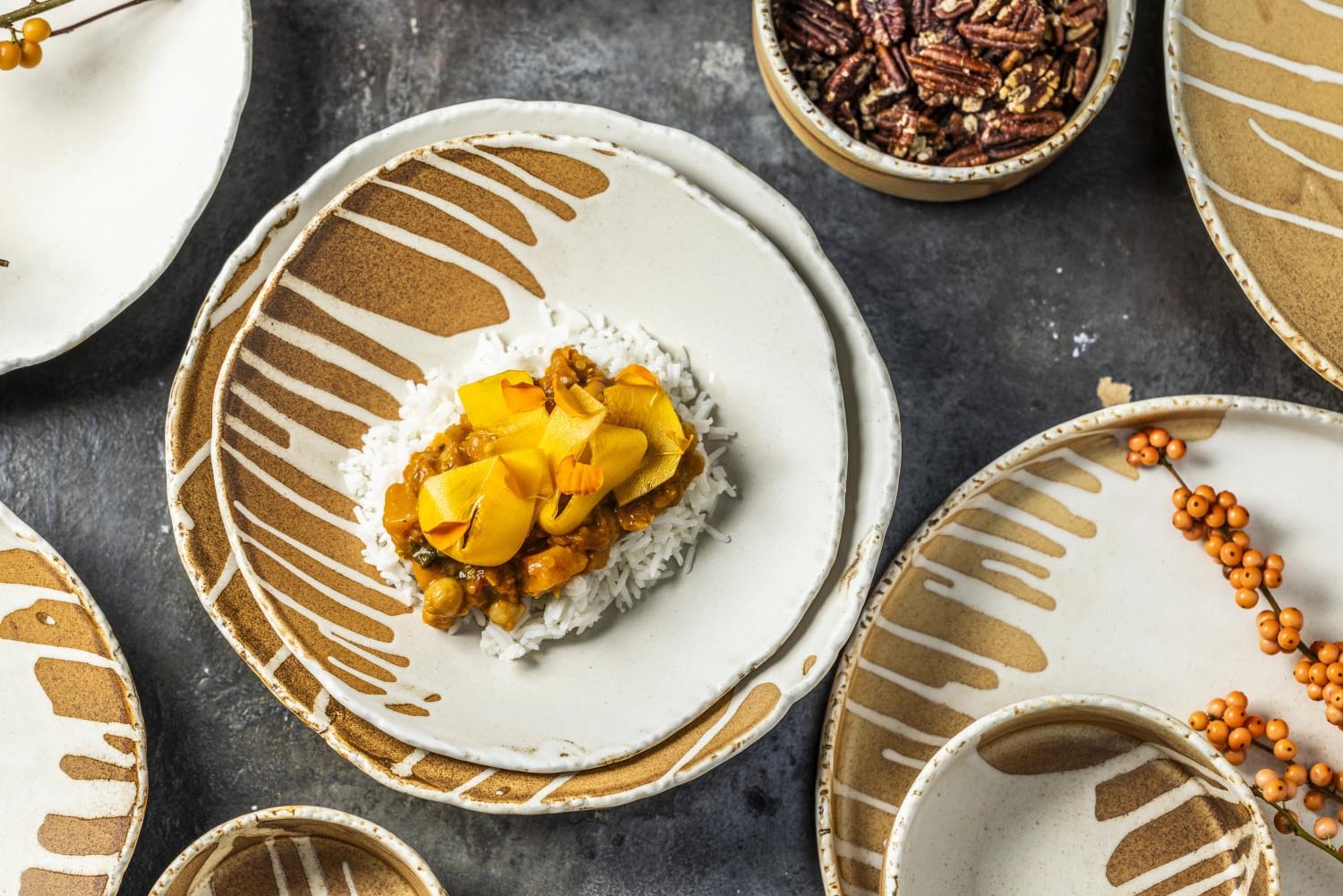 Die stapelbare Bonna Solis Schale, 11 cm, 300 ml, überzeugt durch Robustheit und Vielseitigkeit für den Gastronomiebedarf.