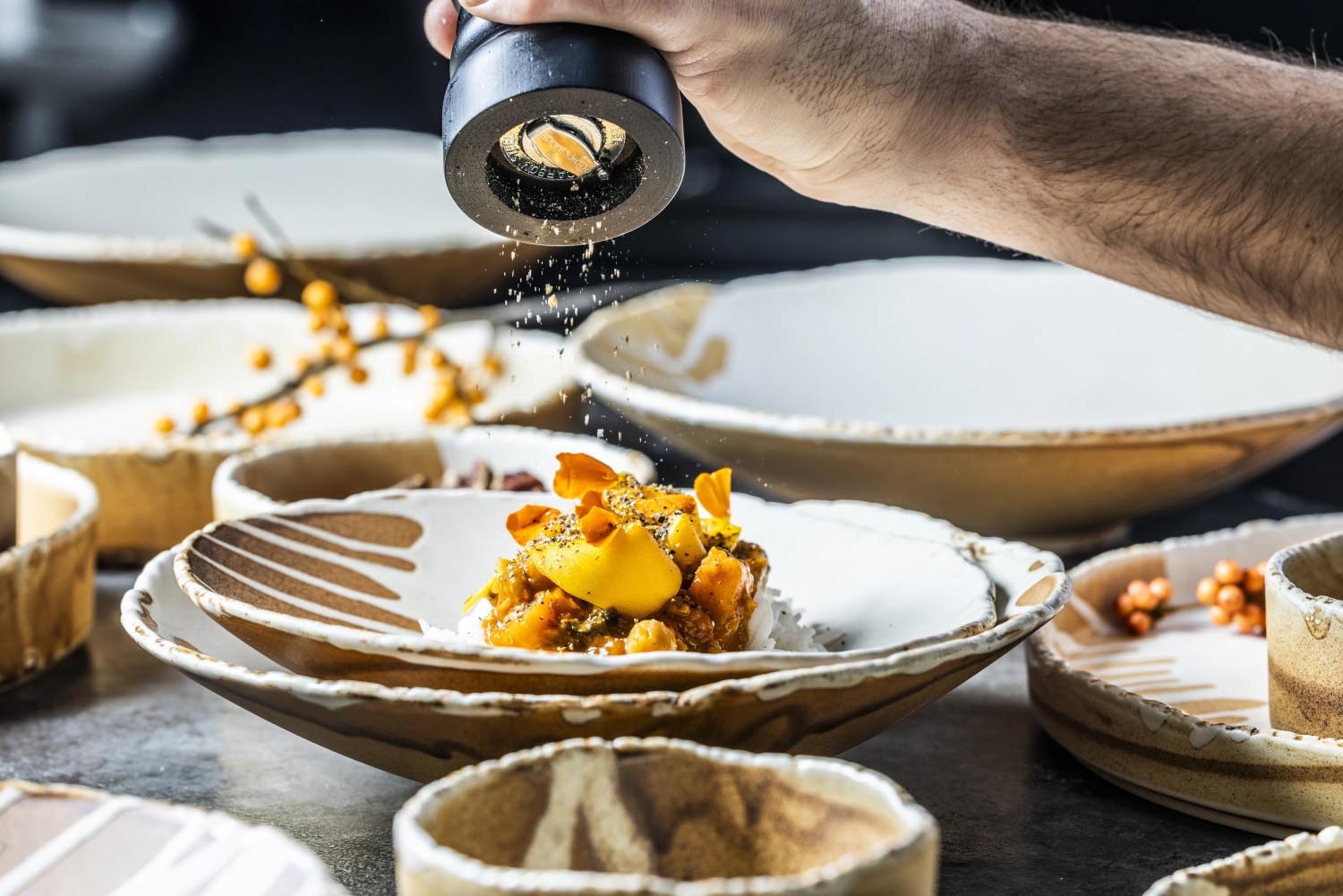 Die stapelbare Bonna Solis Schale (13 cm, 450 ml) überzeugt durch ihr elegantes Design und vielseitige Einsatzmöglichkeiten.