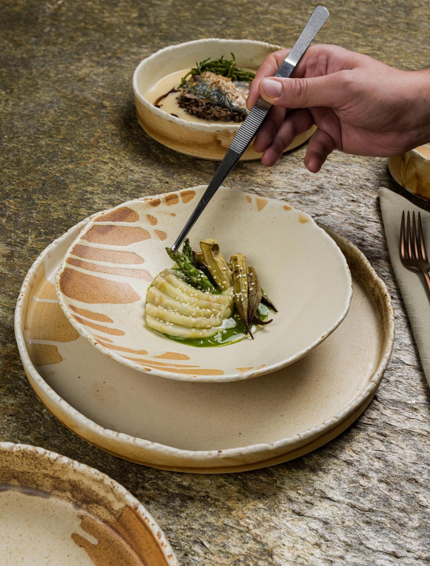 Die Solis Schale von Bonna (D13cm, 450ml) vereint stilvolles Design mit Funktionalität und ist ideal für jede Tischdekoration.