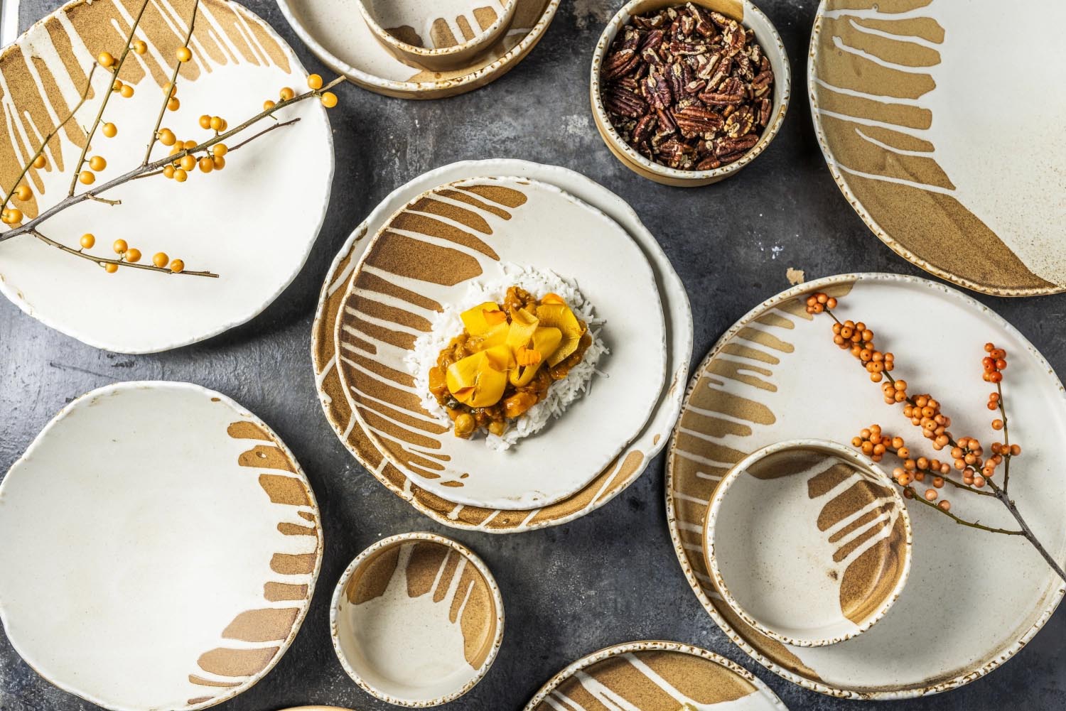 Die stapelbare Bonna Solis Schale (13 cm, 450 ml) überzeugt durch ihr elegantes Design und vielseitige Einsatzmöglichkeiten.