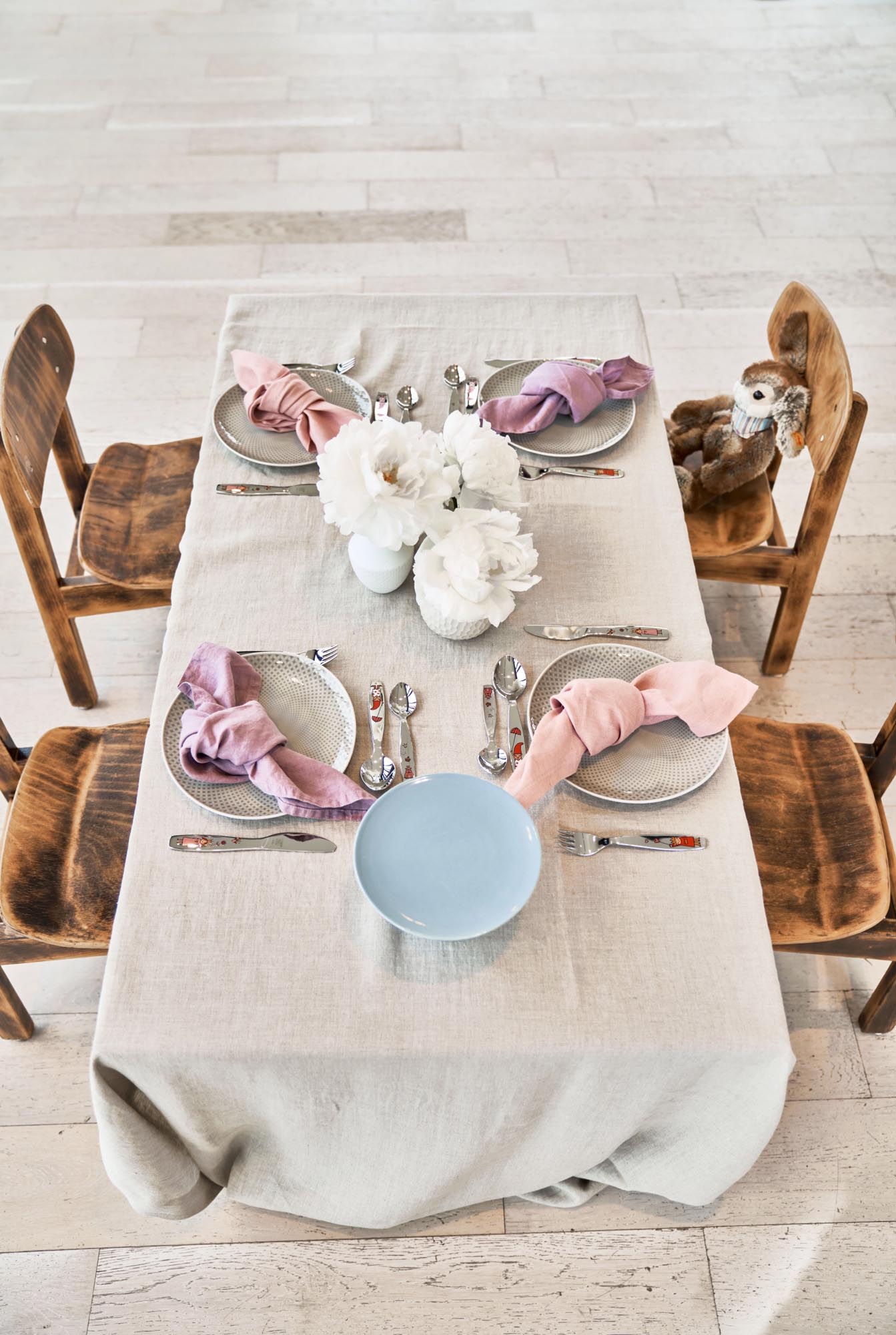 Das Kinderbesteck Emilie von Zwilling, 4-teilig, aus Edelstahl, ist perfekt für Kinderhände und überzeugt mit kindgerechtem Design.