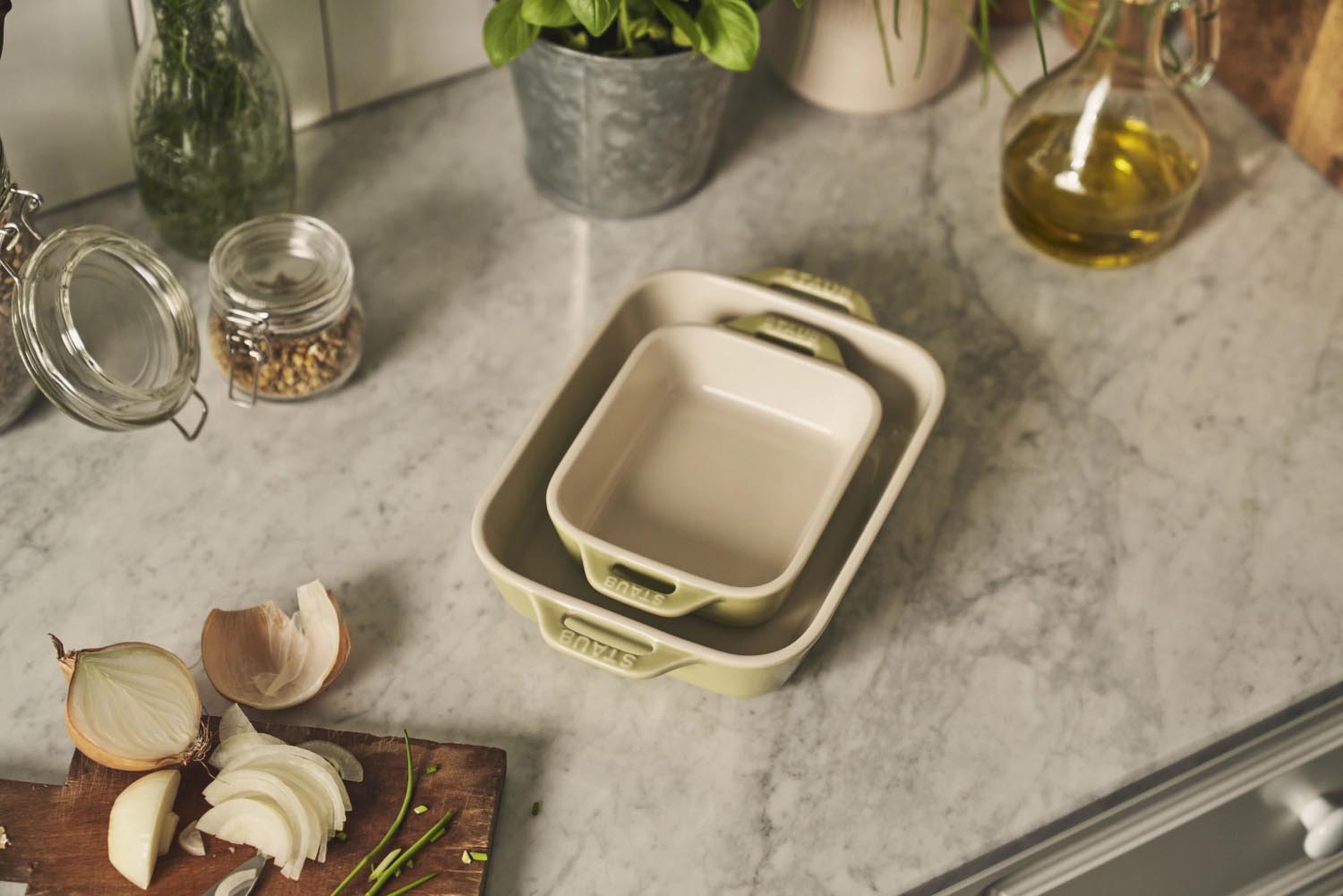 Staub Keramik-Ofenformset, 2-teilig, hellgrün, 14x11 & 20x16 cm, perfekt für stilvolles Backen und Servieren.