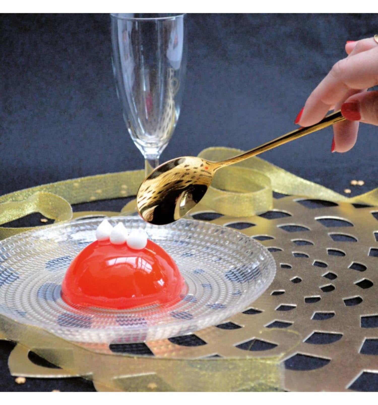 Silikonbackform mit 6 Halbkugeln, perfekt für kreative Desserts. Hitzebeständig, flexibel, antihaftend und einfach zu reinigen.