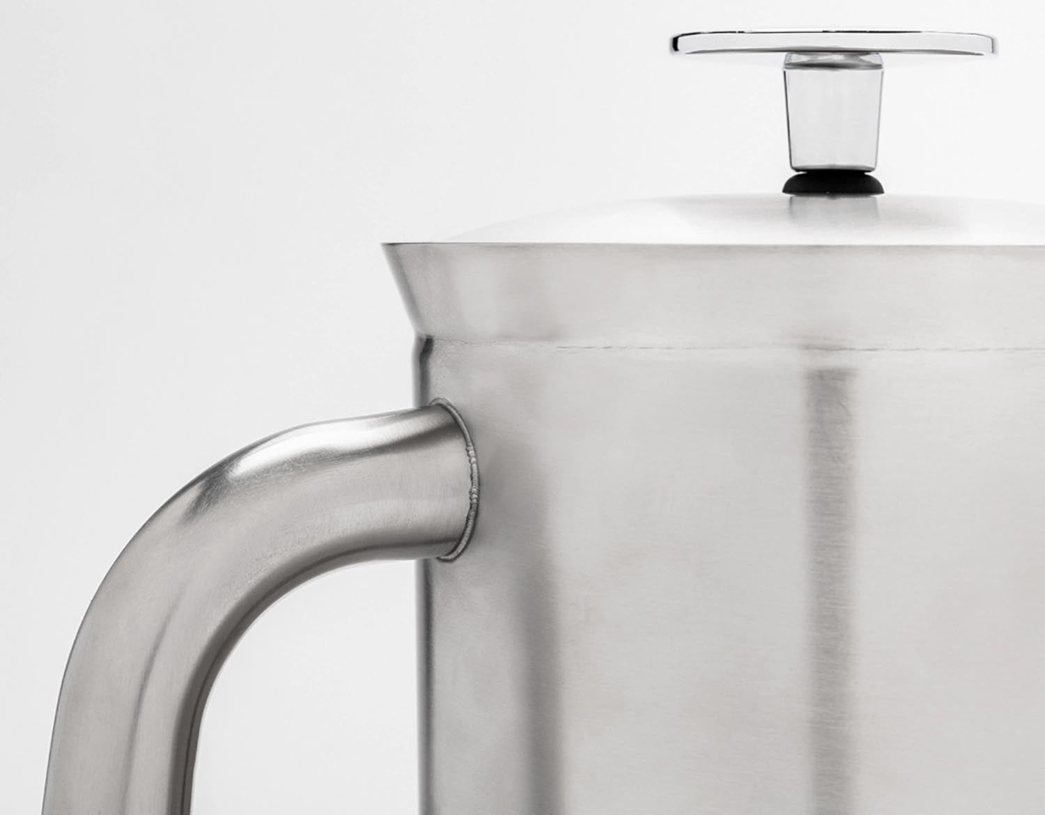 Elegante French Press aus mattem Edelstahl, 946ml, von Espro. Perfekt für aromatischen Kaffee oder Tee.