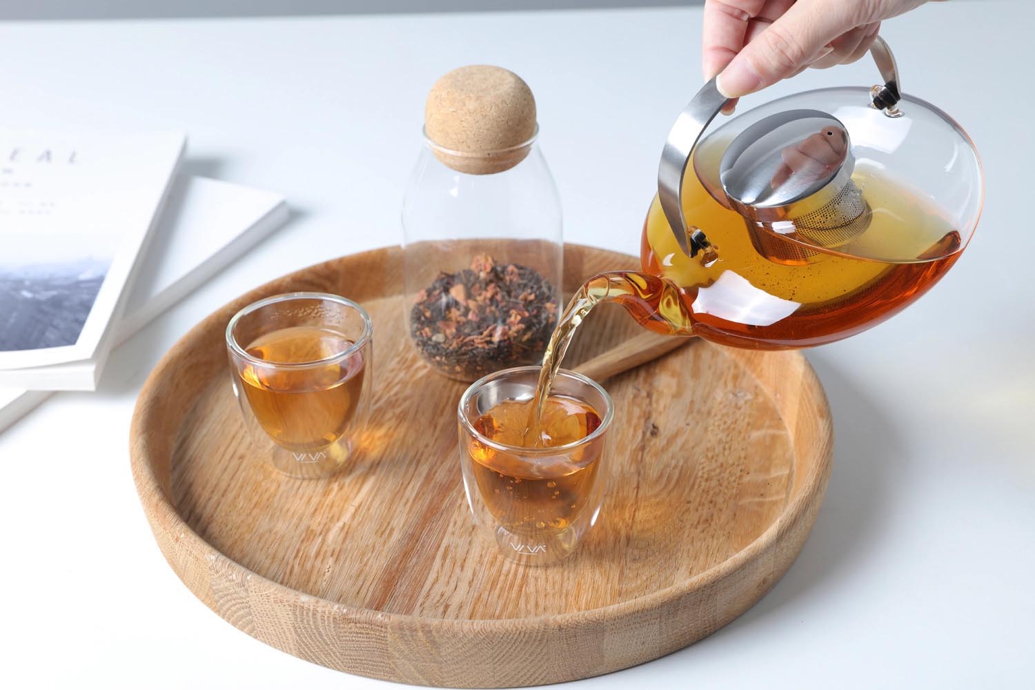 Moderner Teekrug aus Glas, 0.55l, von Viva, perfekt für stilvolles Teetrinken und elegantes Servieren in jeder Umgebung.