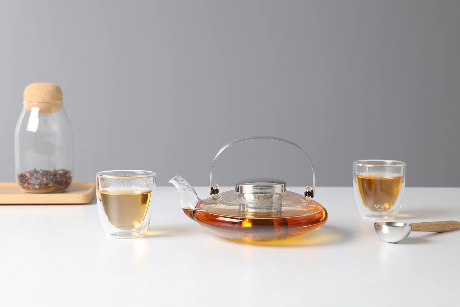 Eleganter Teekrug aus hochwertigem, hitzebeständigem Glas (0.55l) von Viva. Ideal für stilvolle Teepausen und optimale Teezubereitung.