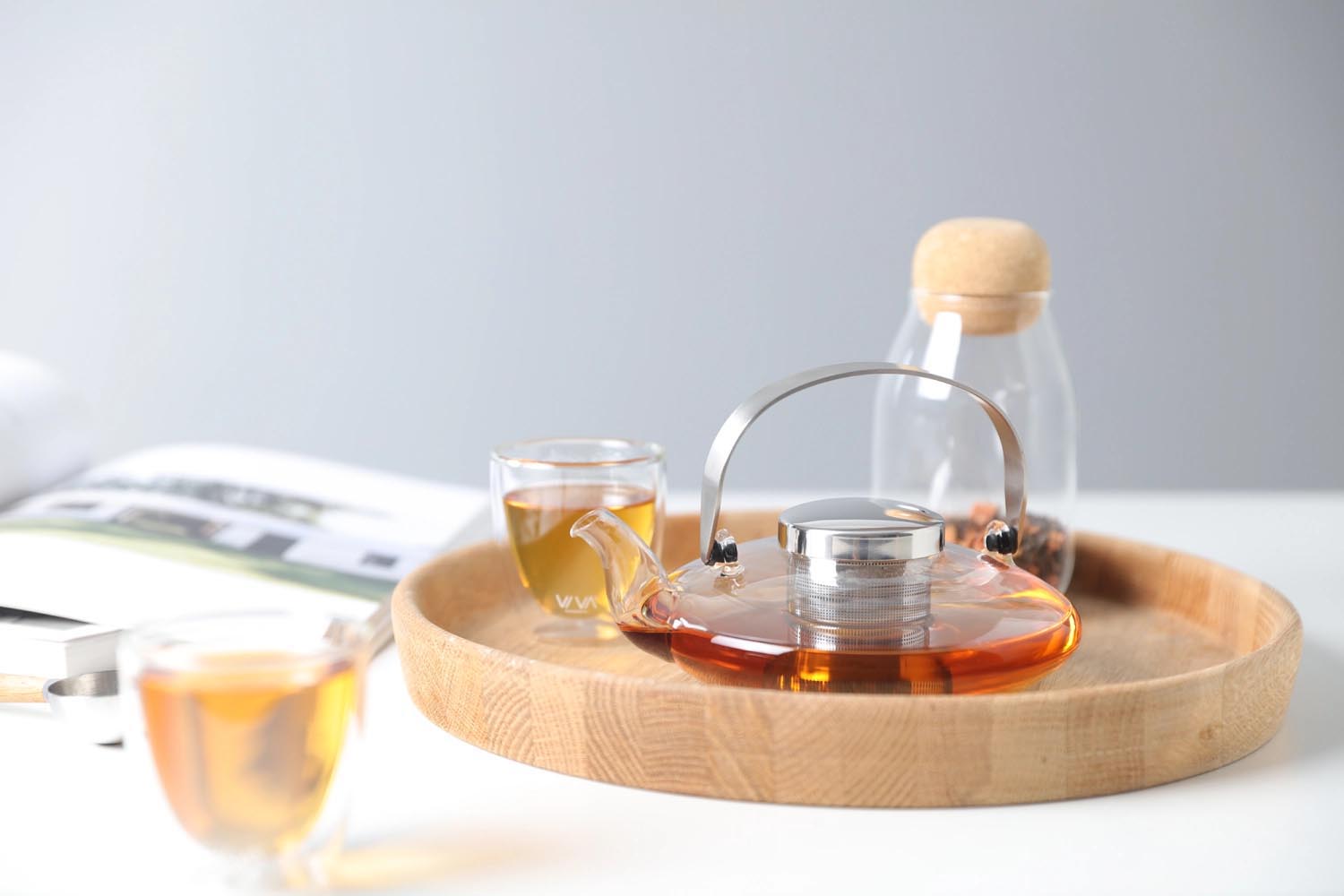 Eleganter Teekrug aus Glas, 0.55l, von Viva Scandinavia, ideal für stilvolles Teegeniessen und modernes Servieren.