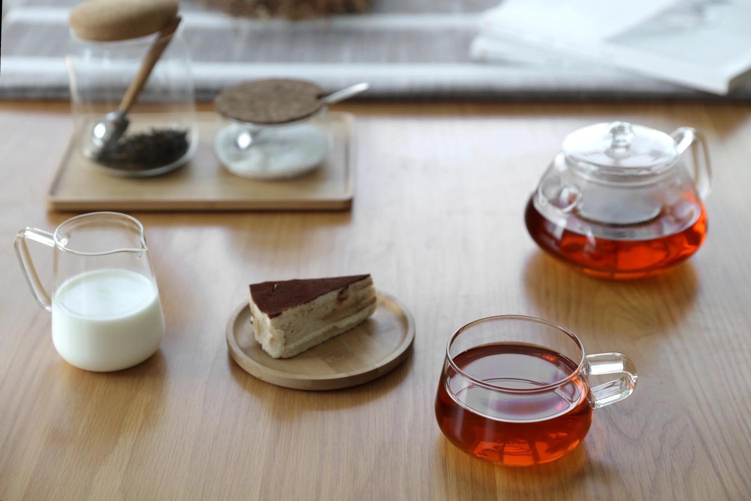 Elegante 250ml Tasse mit Bambus-Untersetzer, ideal für Büro oder Zuhause. Viva Design für stilvollen Kaffeegenuss.