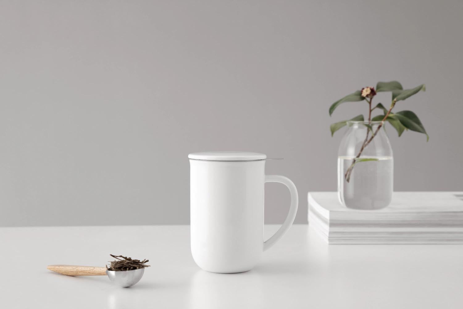 Stilvolle Teetasse aus weissem Porzellan, 500ml, 14cm hoch, von Viva. Ideal für modernen Teegenuss und minimalistisches Design.