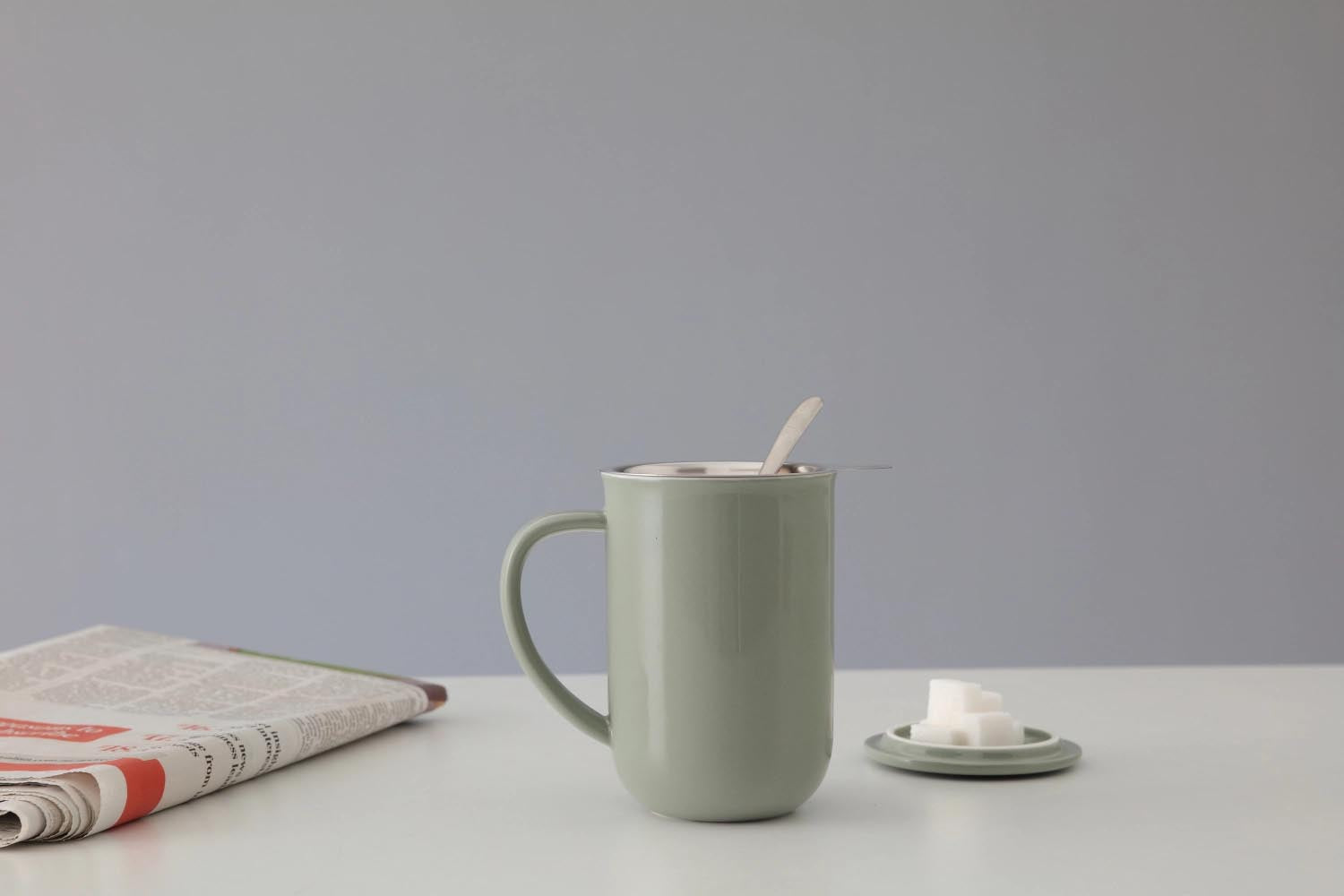 Stilvolle grüne Teetasse aus Porzellan, 500ml Fassungsvermögen, 14cm hoch, von Viva. Ideal für modernen Teegenuss und Ästhetik.