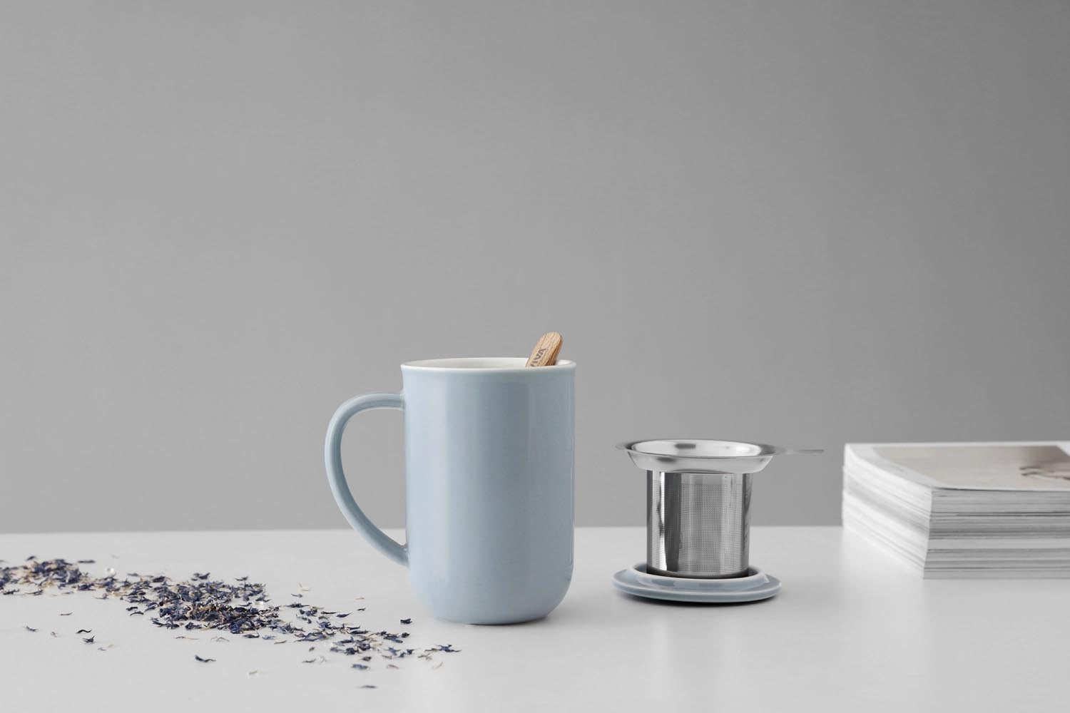 Stilvolle Teetasse aus Porzellan, 500ml, hellblau, 14cm hoch. Ideal für Teeliebhaber, modernes skandinavisches Design von Viva.