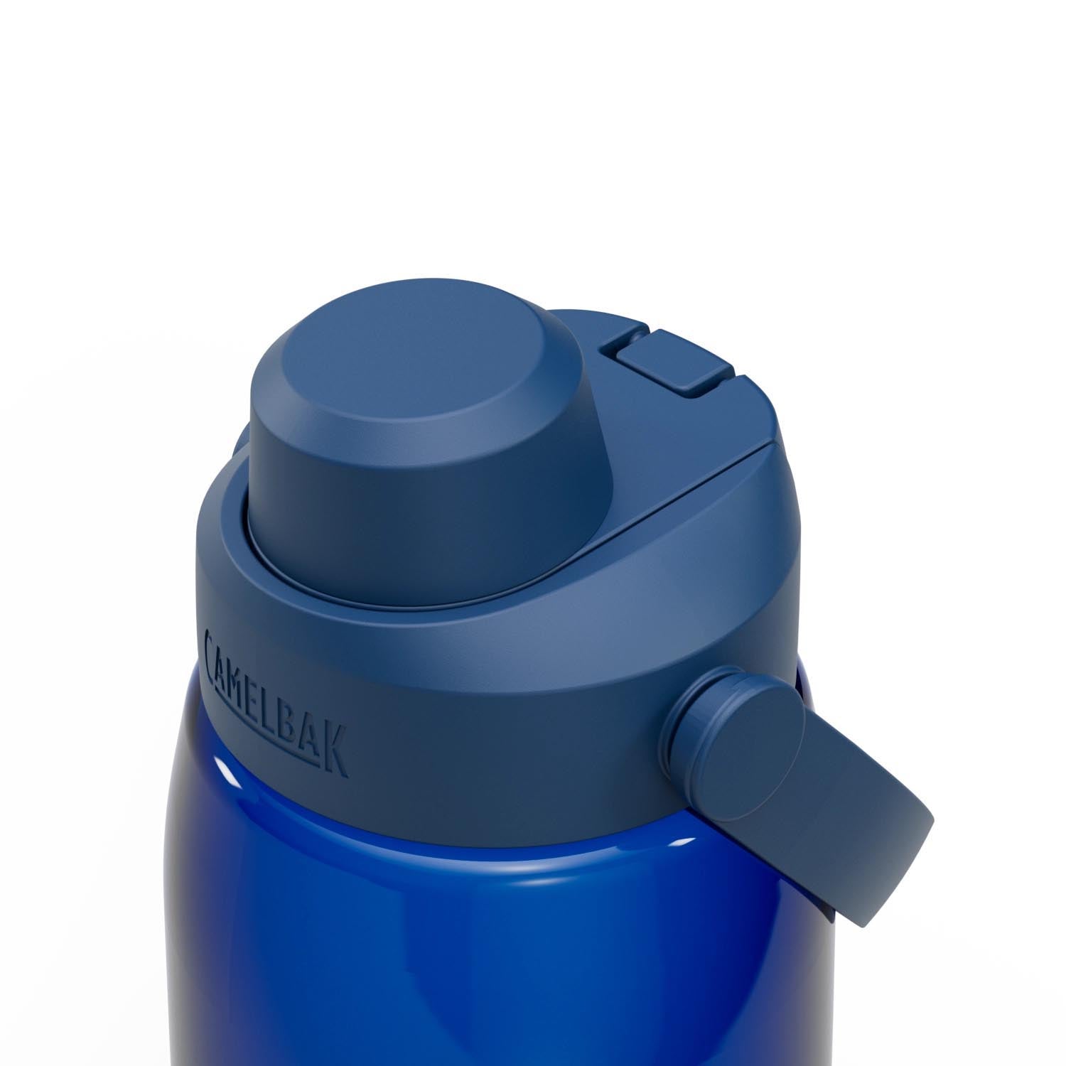 Die CamelBak Thrive Chug 1.0L Flasche in Oxford bietet ein robustes Design und einen praktischen Chug-Verschluss für unterwegs.