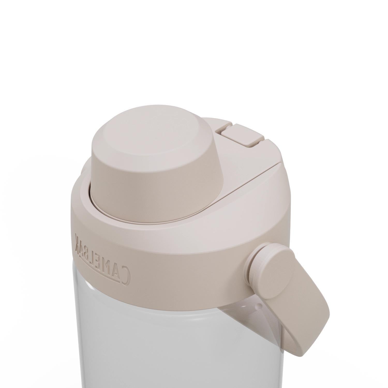 Die Camelbak Thrive Chug 0.6l ist eine klare, robuste Trinkflasche, ideal für unterwegs, mit praktischem Design und einfacher Handhabung.