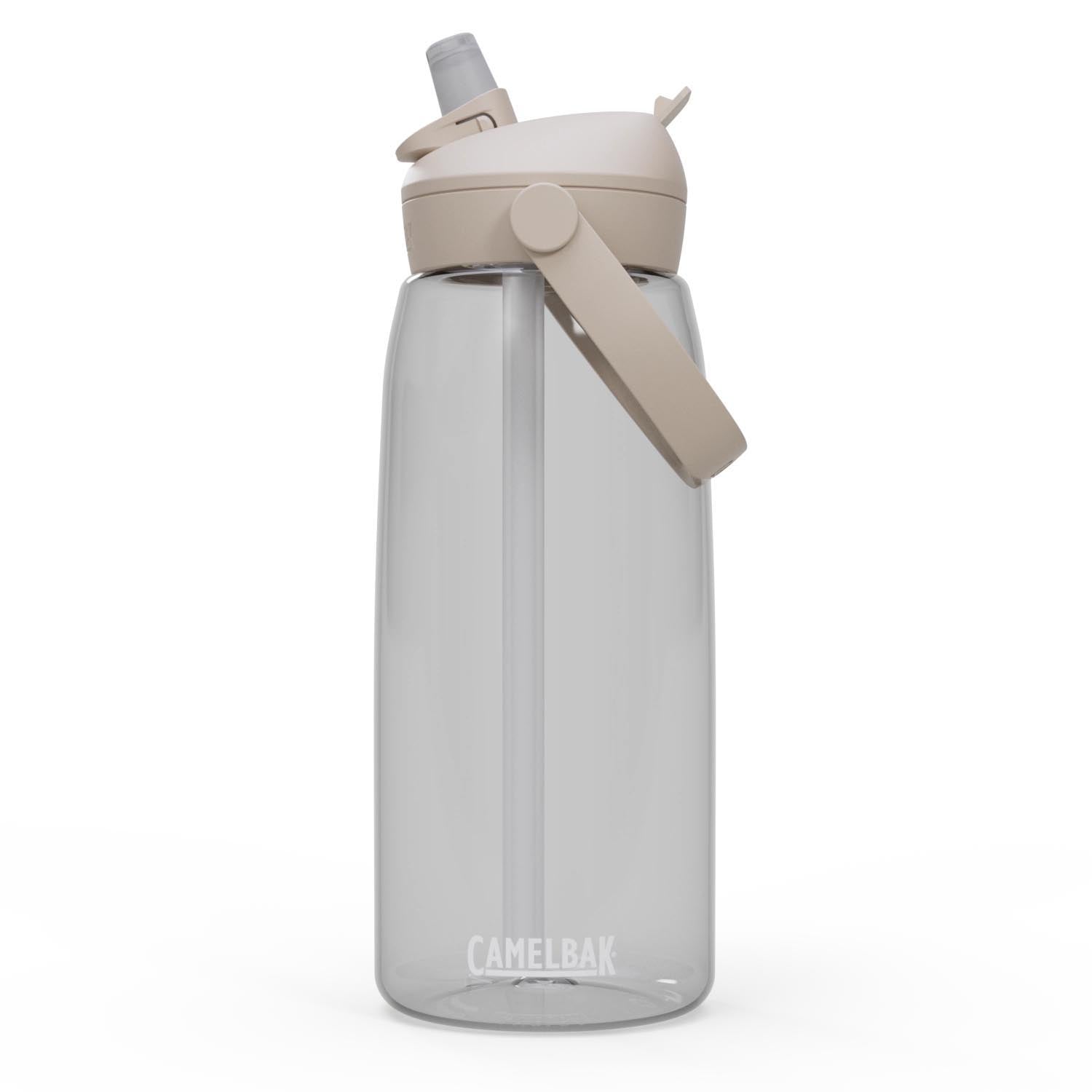 Thrive Flip Straw 1.0l clear in Transparent präsentiert im Onlineshop von KAQTU Design AG. Trinkflasche ist von Camelbak