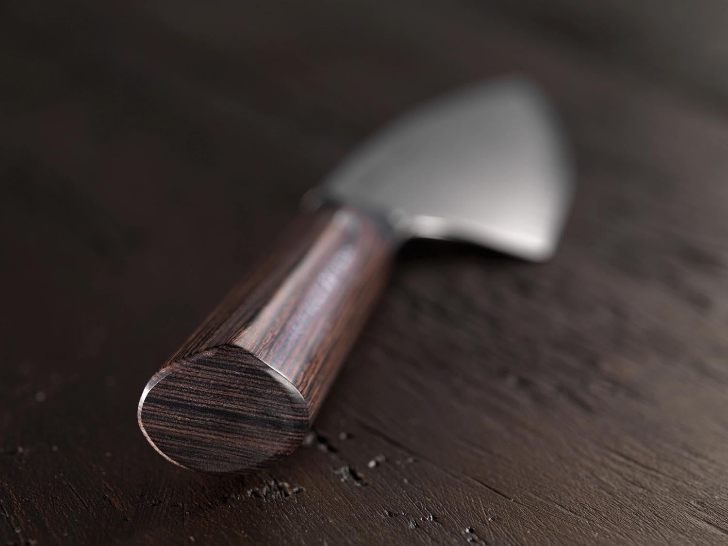 Das Kramer Meiji Universalmesser 13cm von Zwilling bietet exzellente Schneidleistung, edles Design und erstklassige Materialqualität.