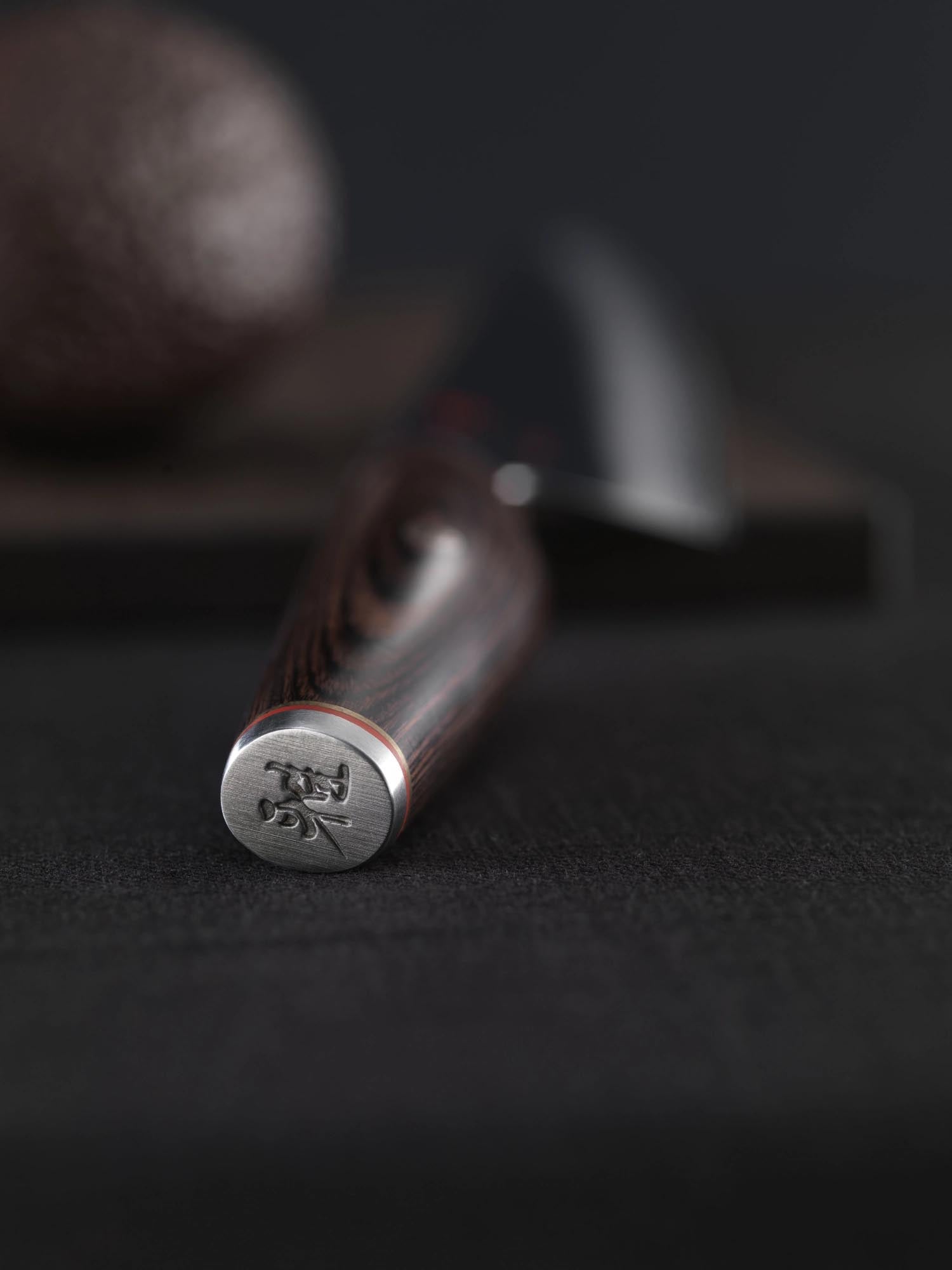 Das Miyabi 6000MCT Shotoh 14cm bietet eine hochwertige MCT-Klinge, ideal für präzise Schnitte und vielseitige Küchenarbeiten.